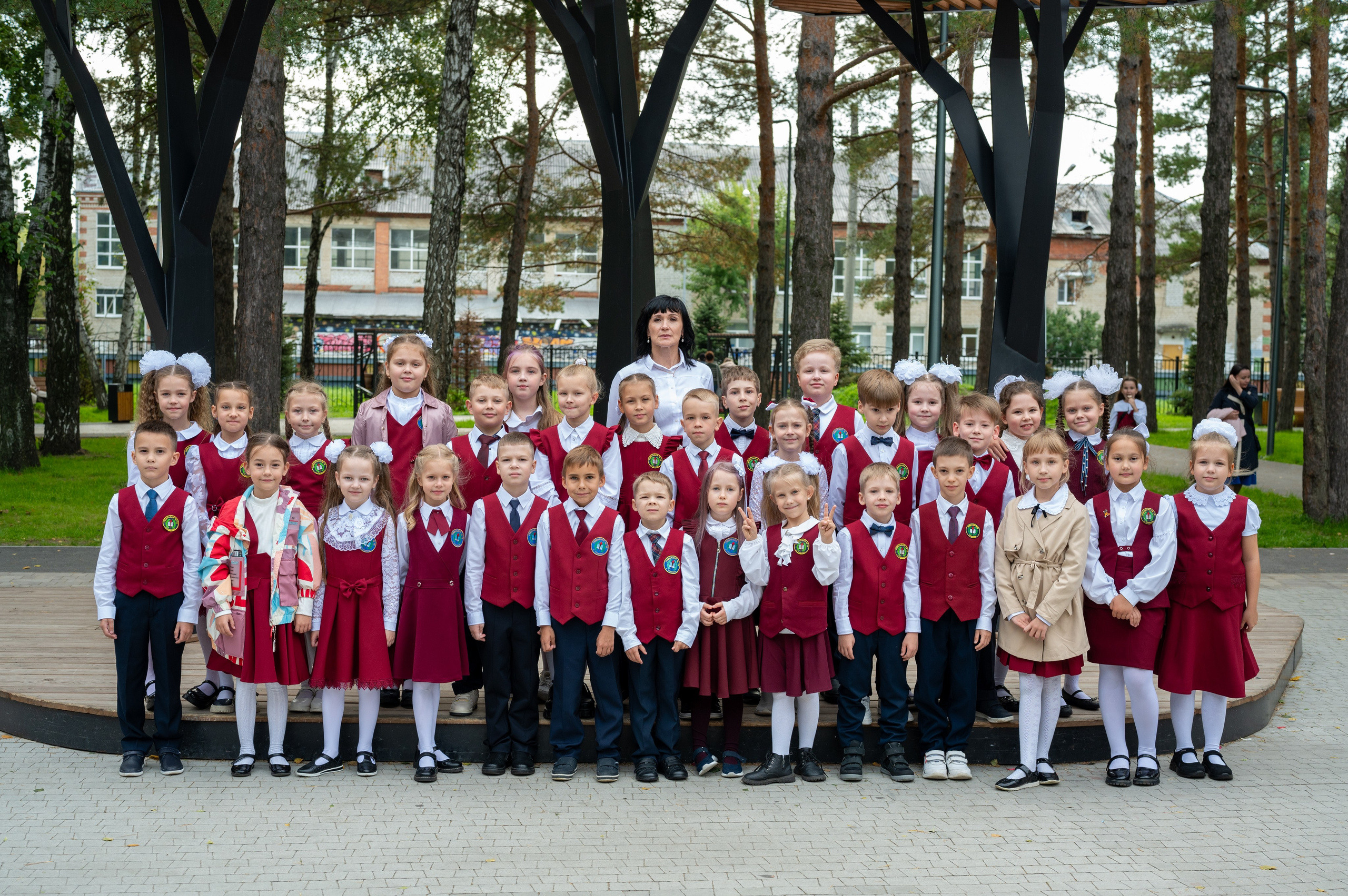 1 сентября 16 гимназия 2 класс (линейка + в классе+ на улице). Фотограф новорожденных, семейный детский в Тюмени Татьяна Морозова