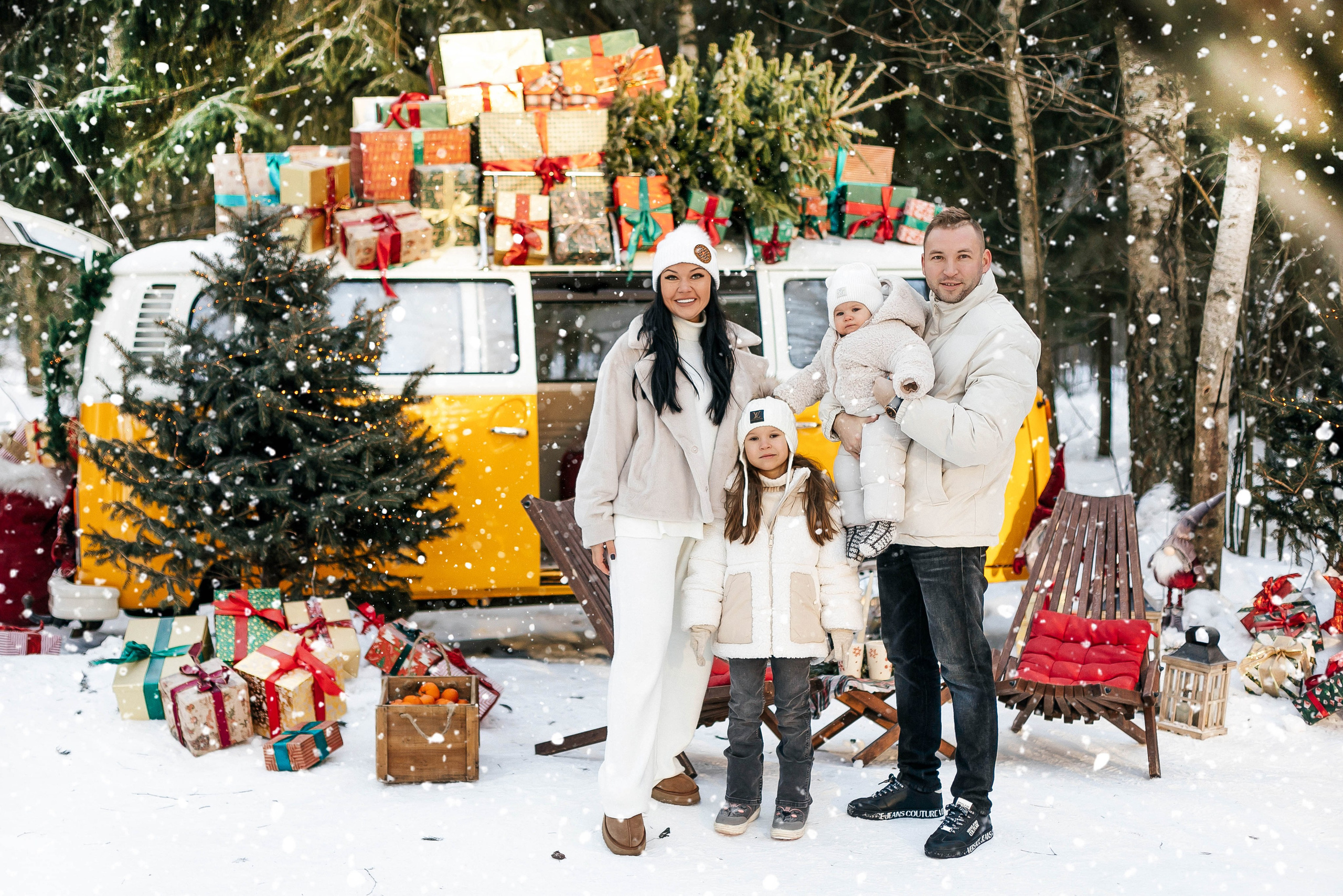 Новогодние фотосессии с ретро машинами. Фотопроекты, фотодни и фотосессии в Москве