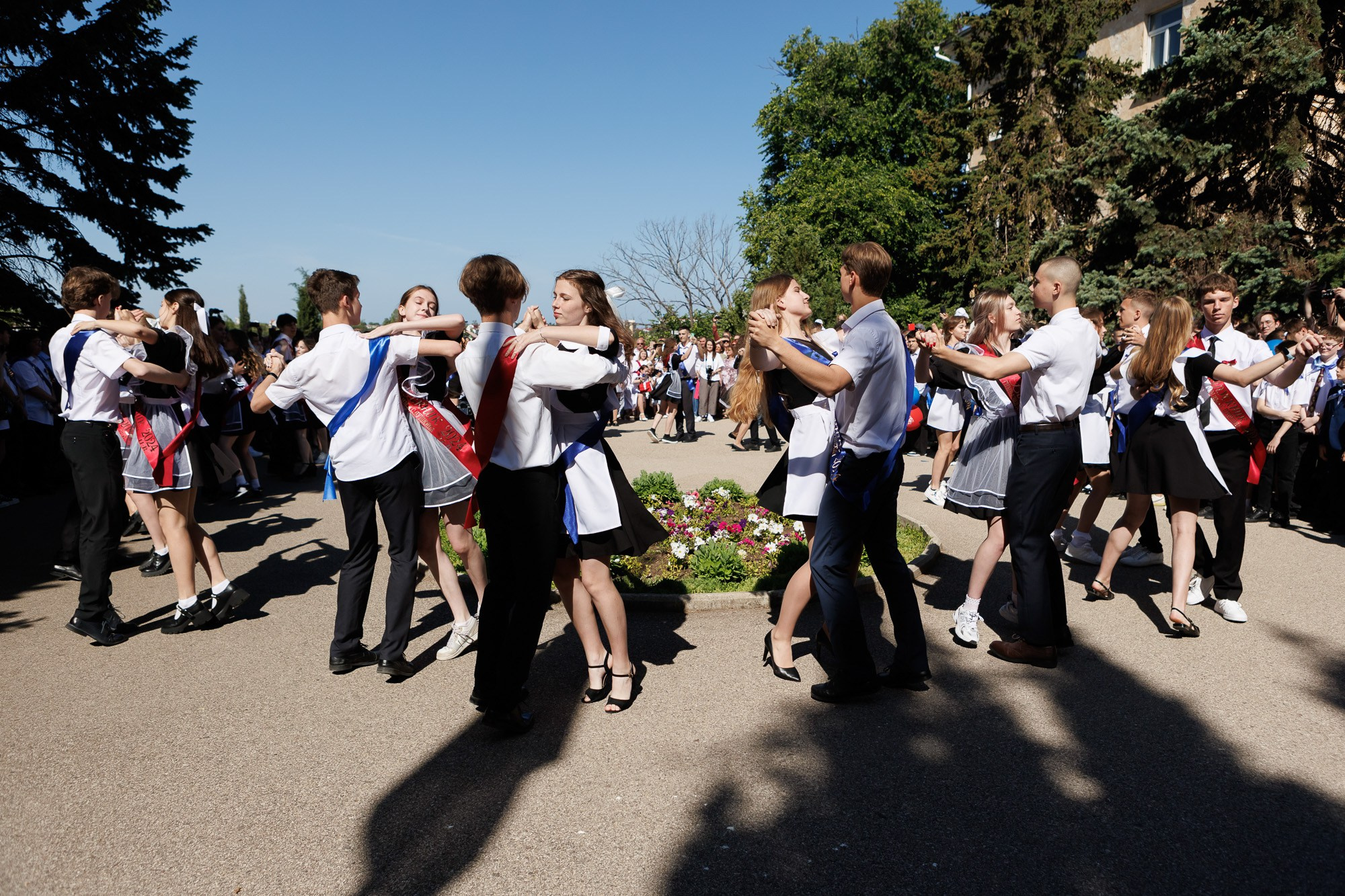 Последний звонок в Гимназии № 1, г. Севастополь. Свадебный фотограф, фотосъемка в Крыму, Севастополе, Симферополе, Ялте