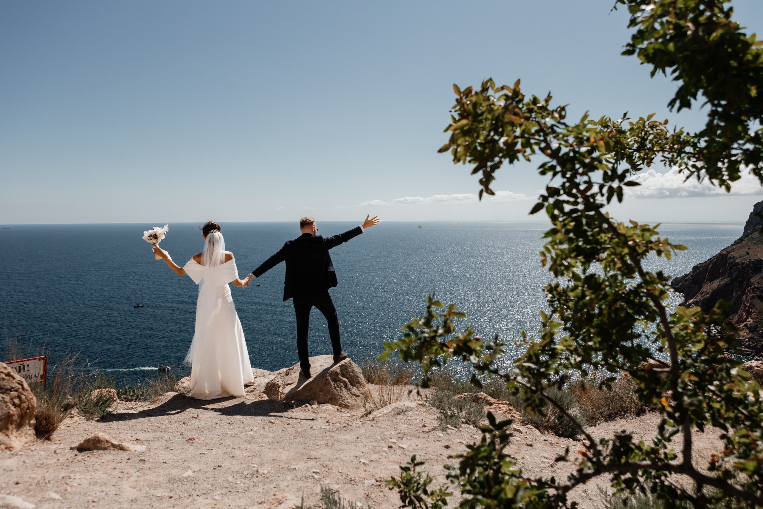 Свадебная съёмка в Балаклаве в крепости Чембало. Свадебный фотограф, фотосъемка в Крыму, Севастополе, Симферополе, Ялте