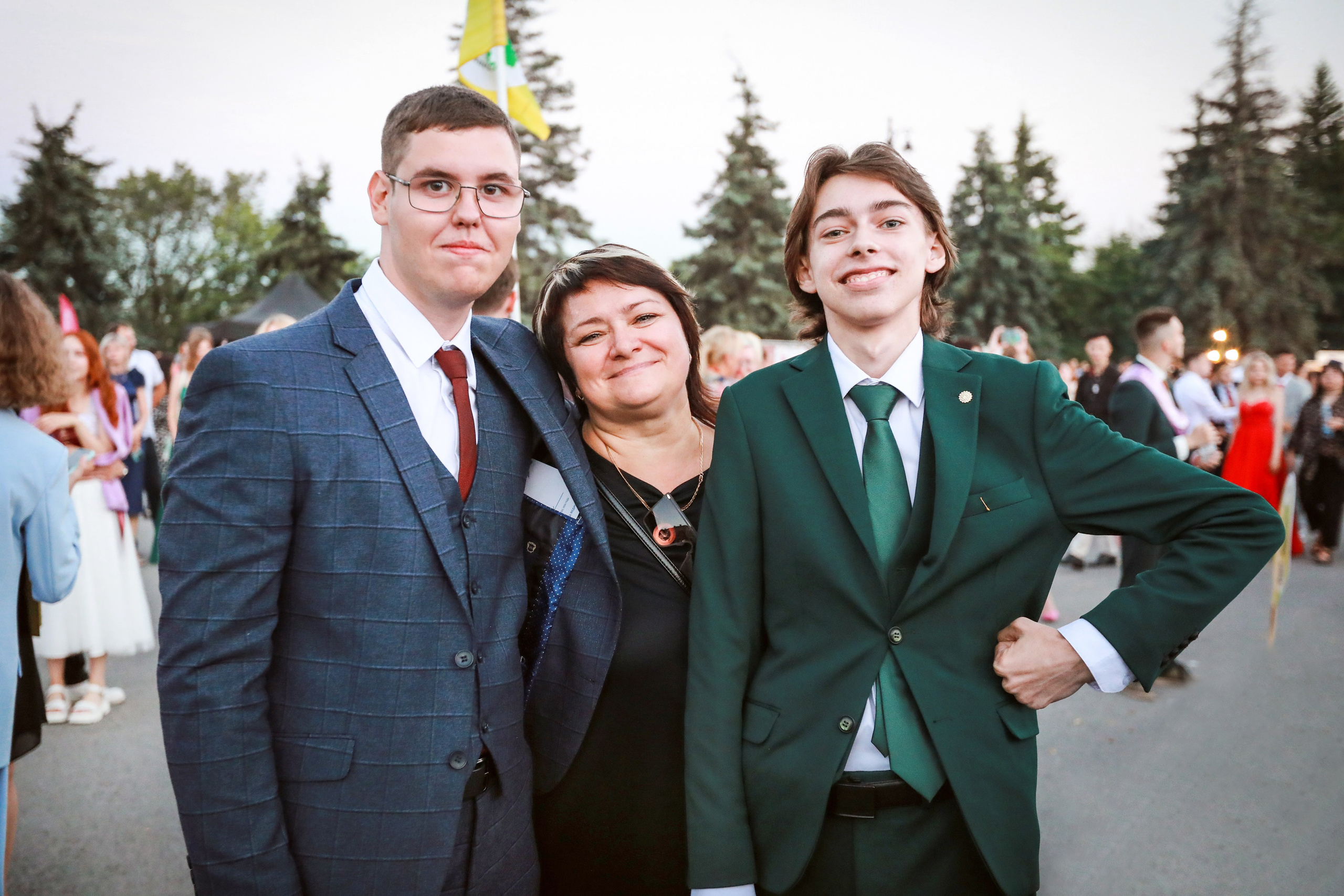 ПРО ВЫПУСКНОЙ на Площади Ленина. Medlori fotobook Выпускные альбомы в Липецке Лариса Медведева