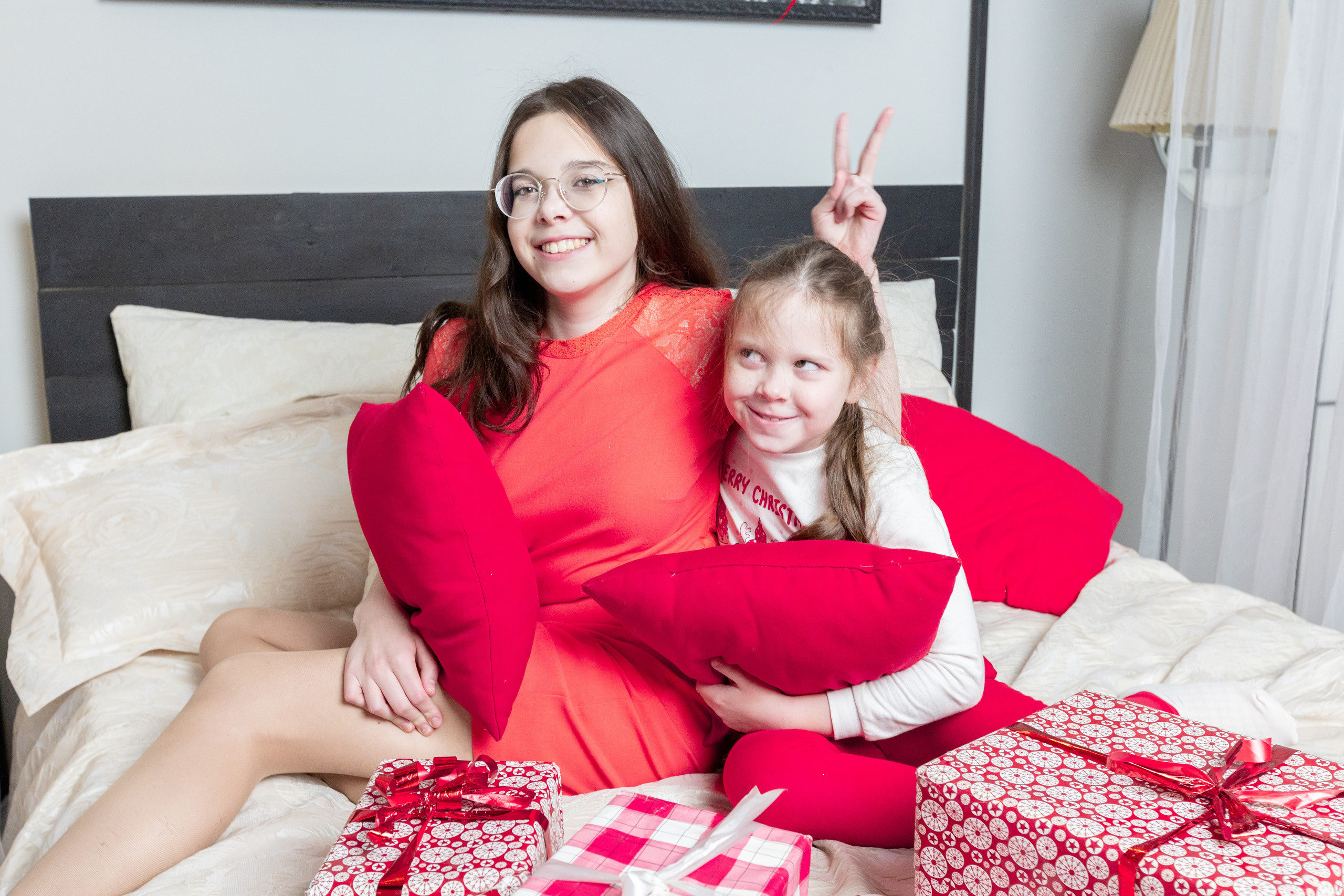 Предновогодняя фотосессия сестричек (3о минут в студии). Фотограф в Туле Крупский АнДРей. Фотостудия «КАДР71» в Туле