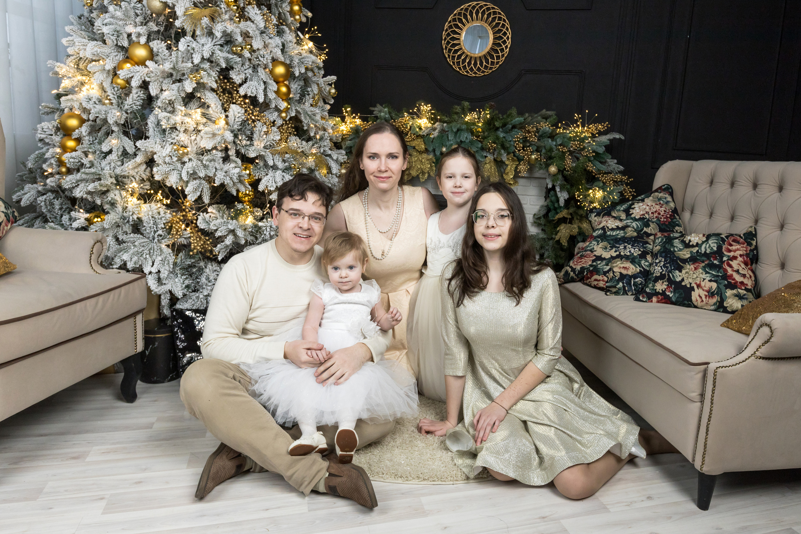 Предновогодняя фотосессия сестричек (3о минут в студии). Фотограф в Туле Крупский АнДРей. Фотостудия «КАДР71» в Туле