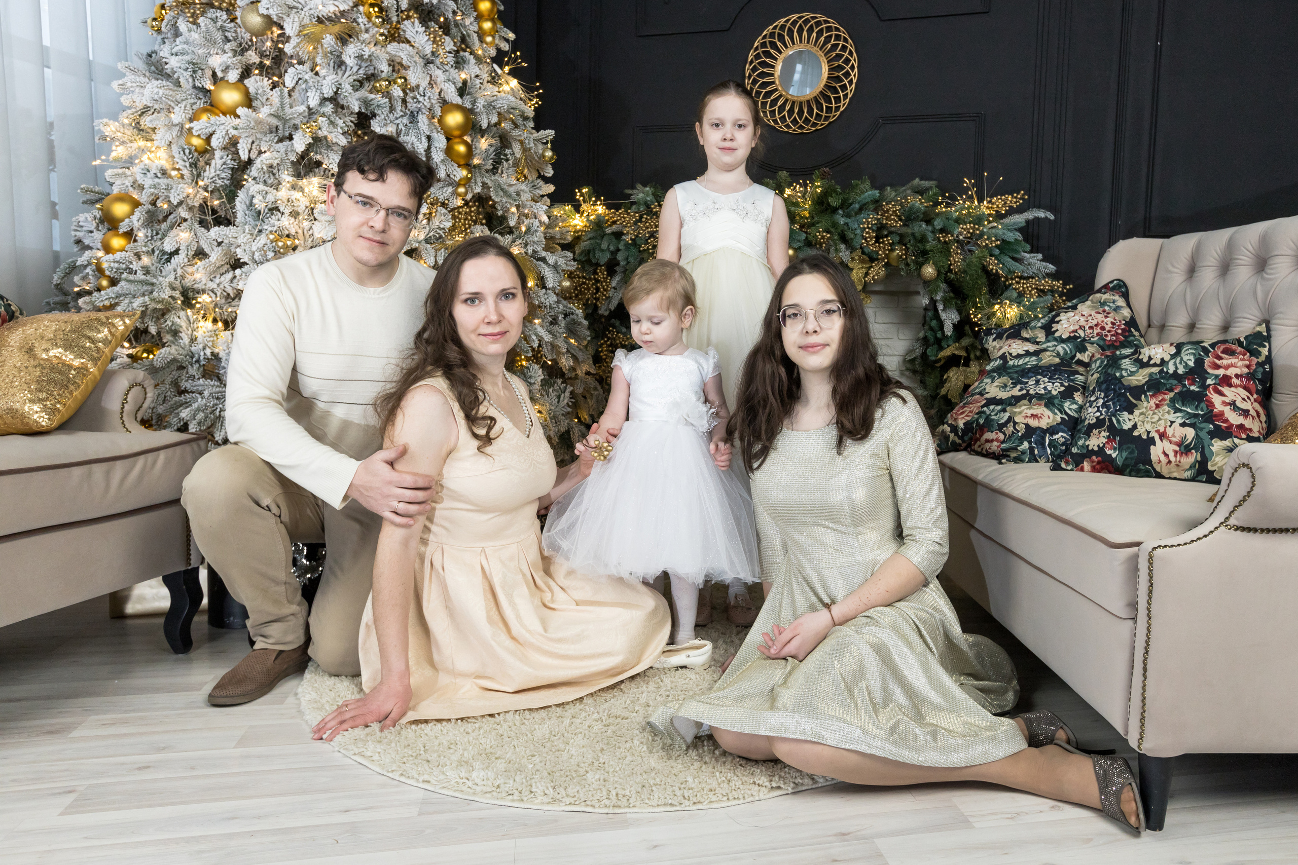 Предновогодняя фотосессия сестричек (3о минут в студии). Фотограф в Туле Крупский АнДРей. Фотостудия «КАДР71» в Туле