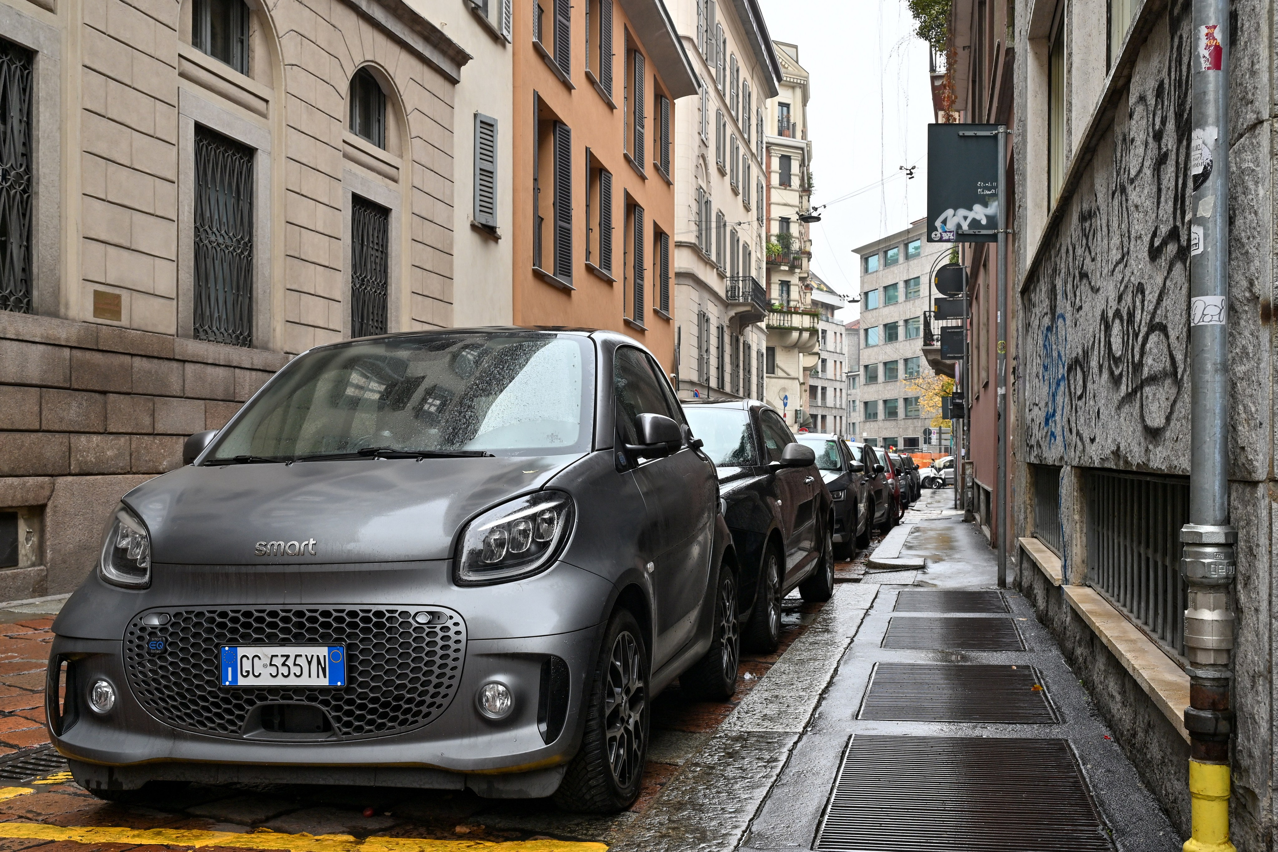 Milano: Navigli, City, Trams. Фотограф Минск