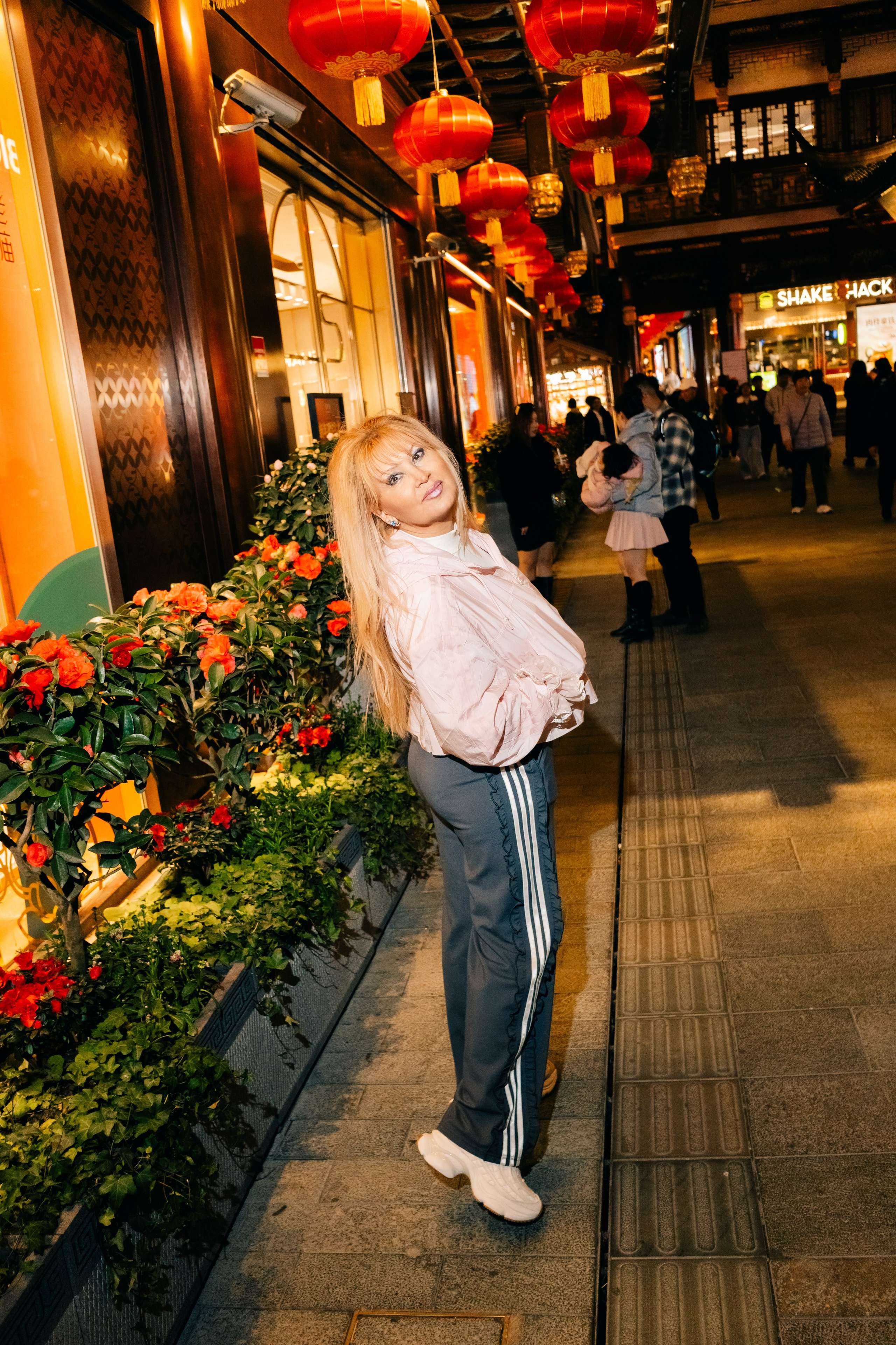 Evening Family Photo Session at Yuyuan Bazaar in Shanghai