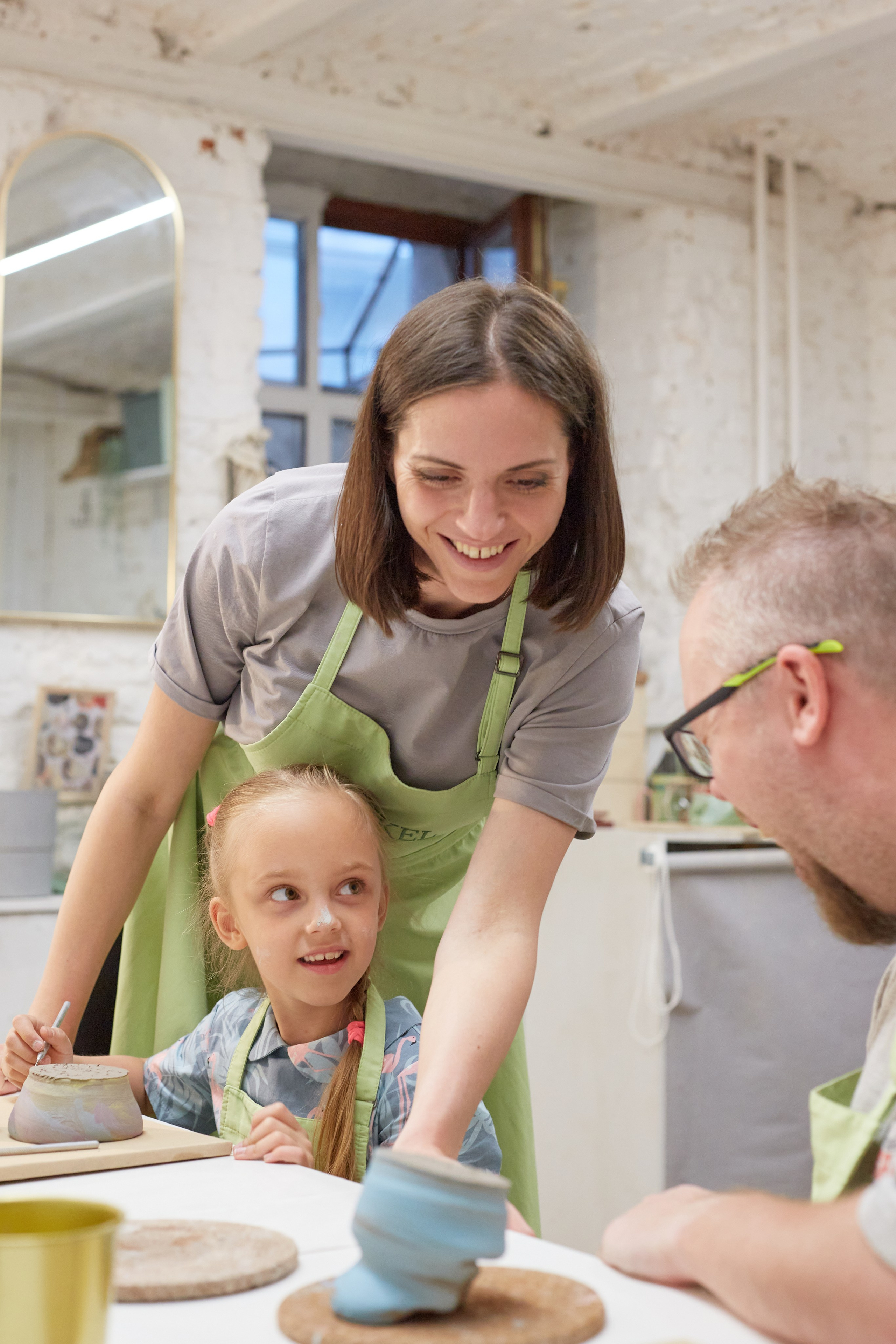 Семья в гончарной мастерской. Budanovaphoto.ru