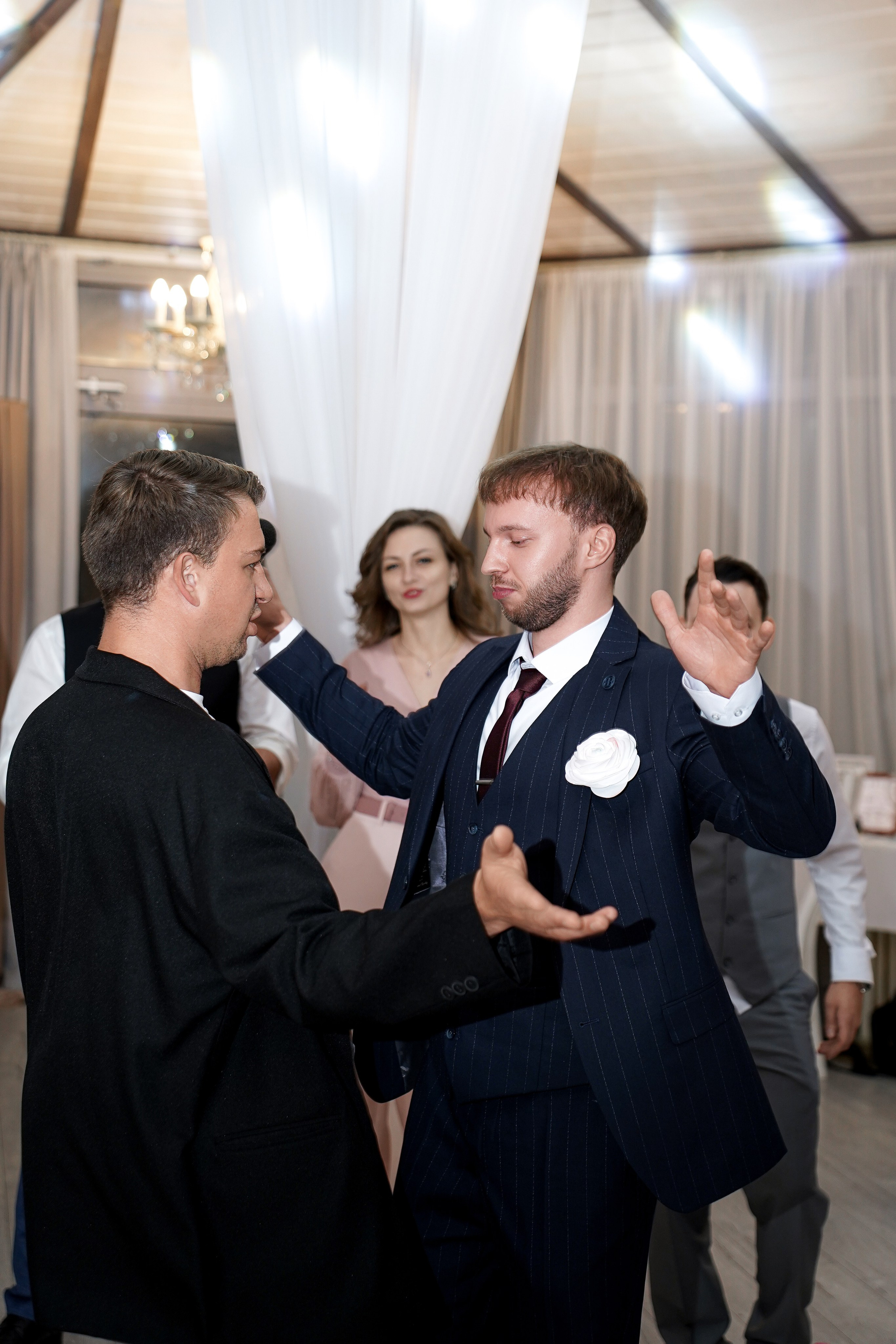 Свадебный банкет в беседке. Свадебный фотограф в Ростове-на-Дону. Таинство Крещения и Венчания, семейные фотосессии. Алёна Чёботова