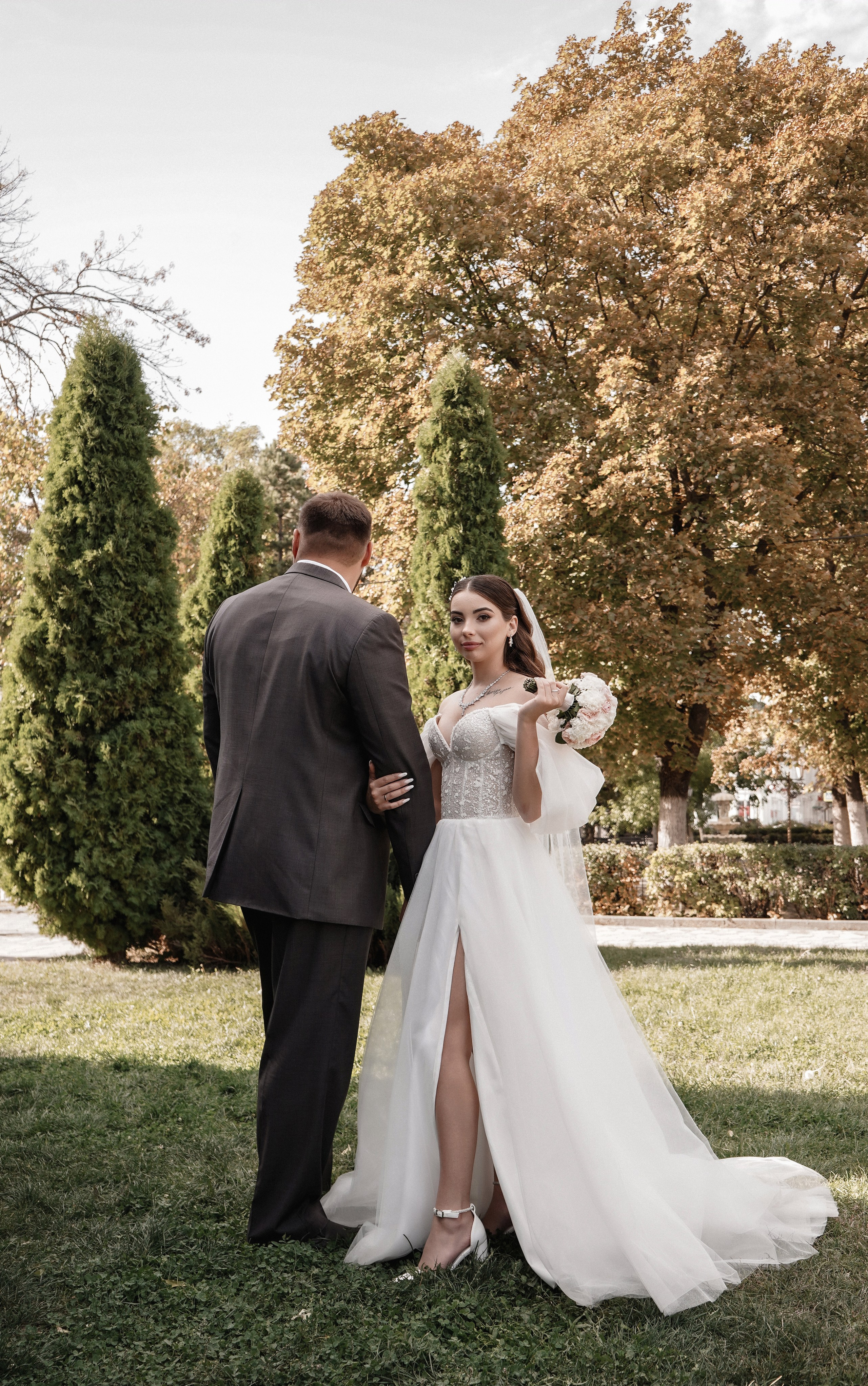 Свадебная фотосессия в Новочеркасске. Александровский парк и Вознесенский войсковой всеказачий собор. Андрей и Елена. Свадебный фотограф в Ростове-на-Дону. Таинство Крещения и Венчания, семейные фотосессии. Алёна Чёботова