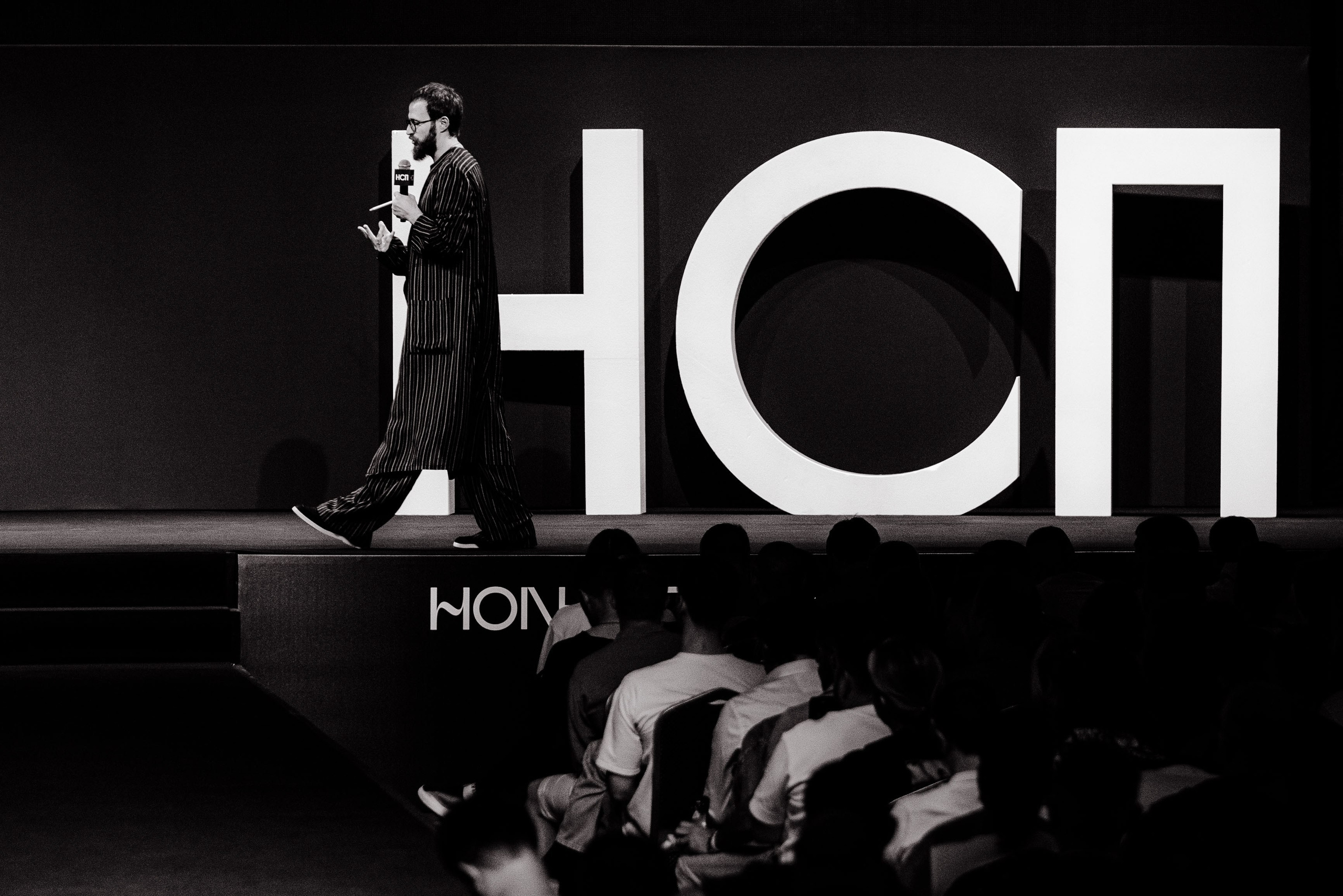 Виталий Кривцов Профессиональный репортажный фотограф сниму ваше мероприятие стильно, эмоционально и креативно. Репортажный, event, концертный и backstage фотограф из Москвы Виталий Кривцов