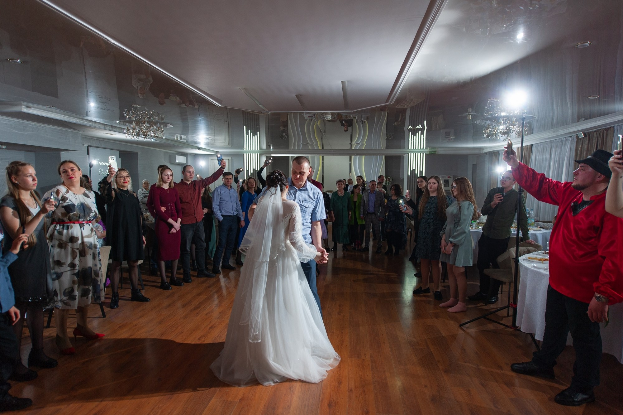 Студия и банкет. Свадебный и семейный фотограф в Омске Мормулев Михаил