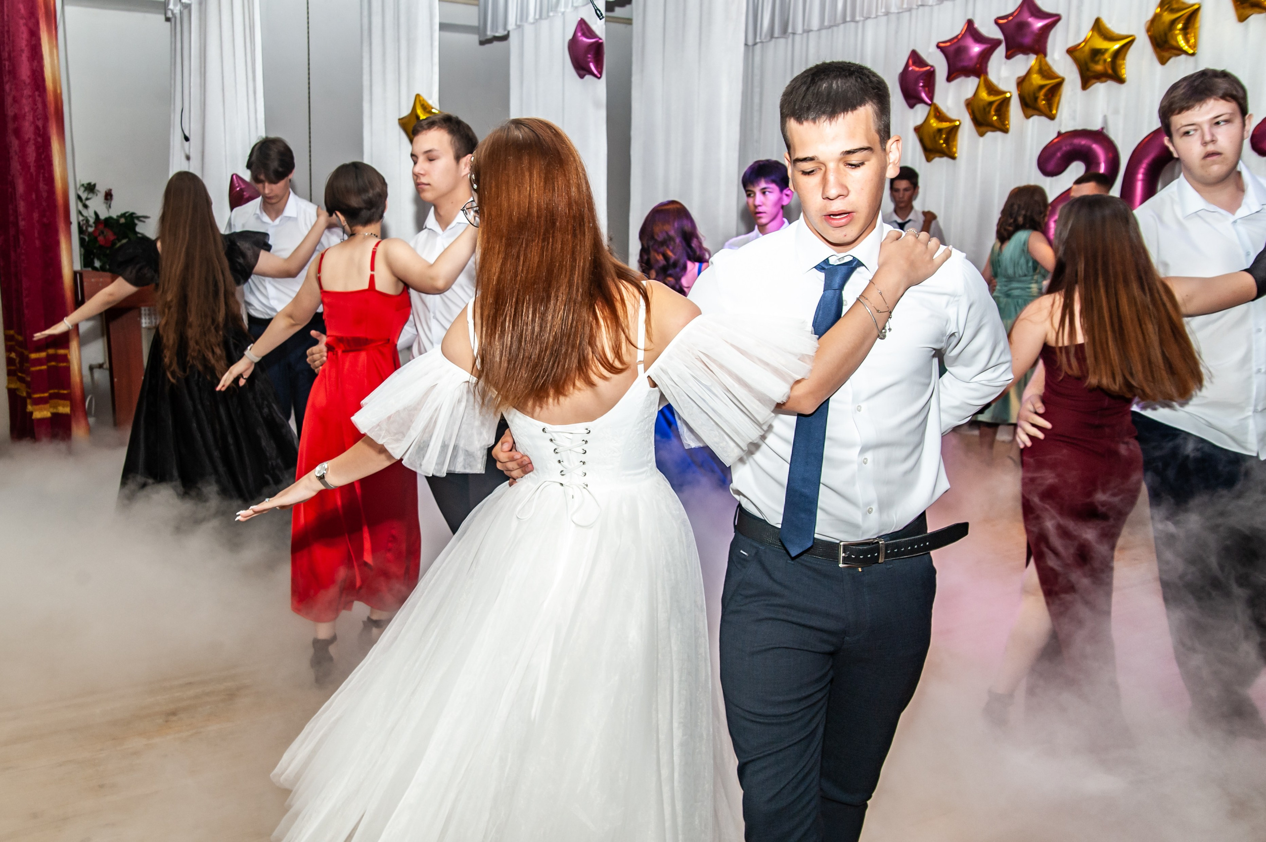Выпускной МАОУ СОШ № 17 им. Эдуарда Есаяна. Свадебный и семейный фотограф Денис Лукьянов в Краснодаре, Краснодарском крае и Республике Крым