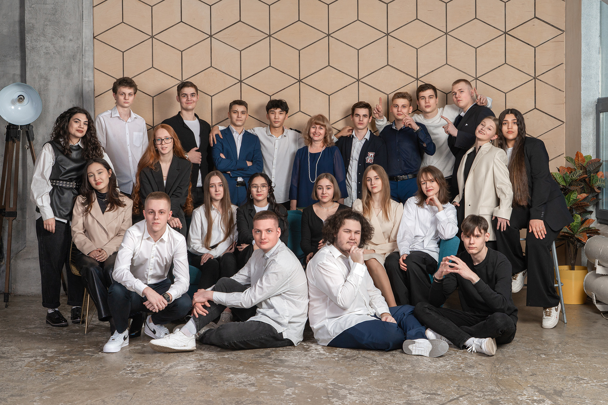 Общее фото подростков. Одиннадцатый класс. Фото будущих выпускников.