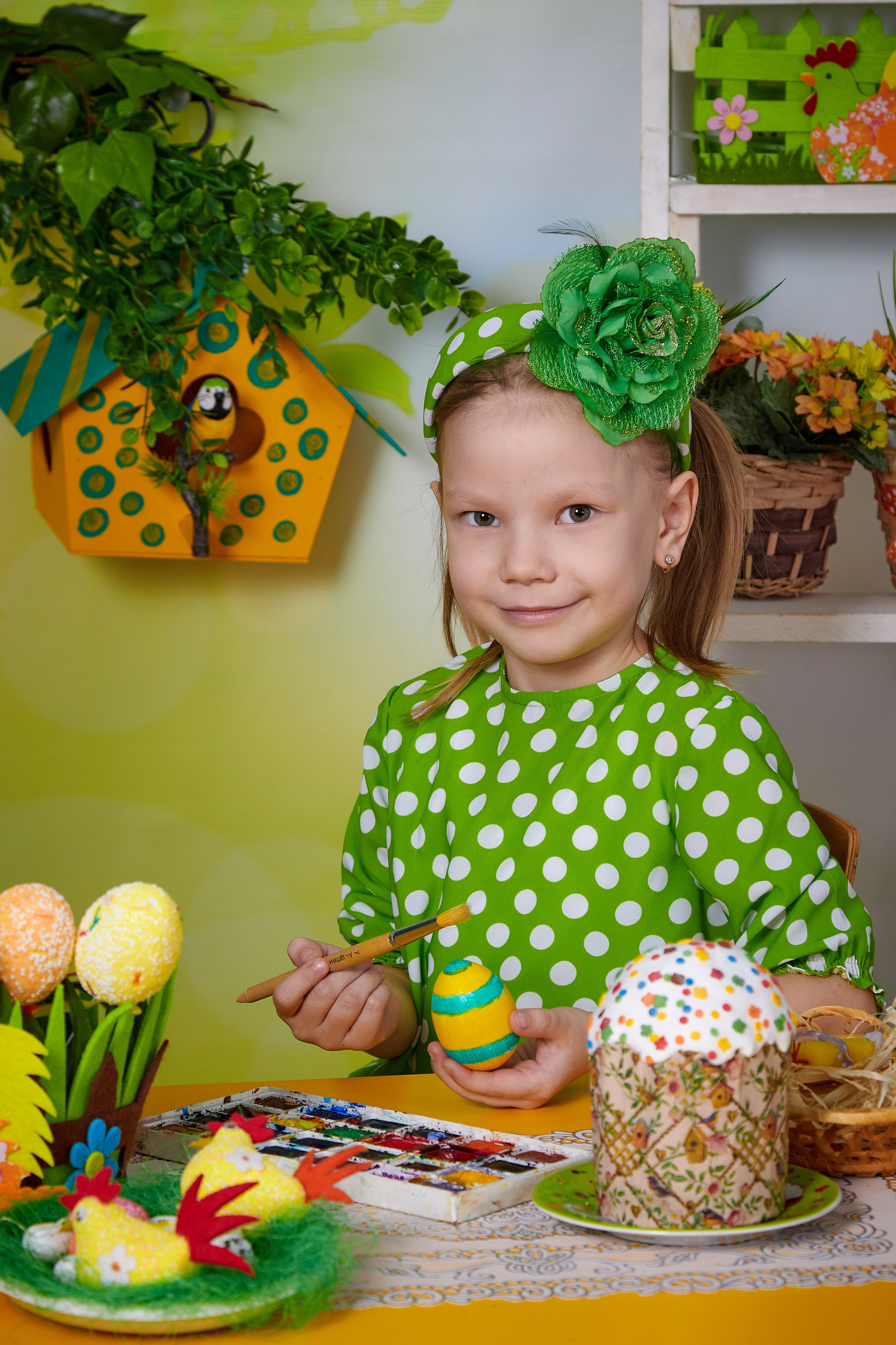 Красим яйца. Детская выездная фотостудия