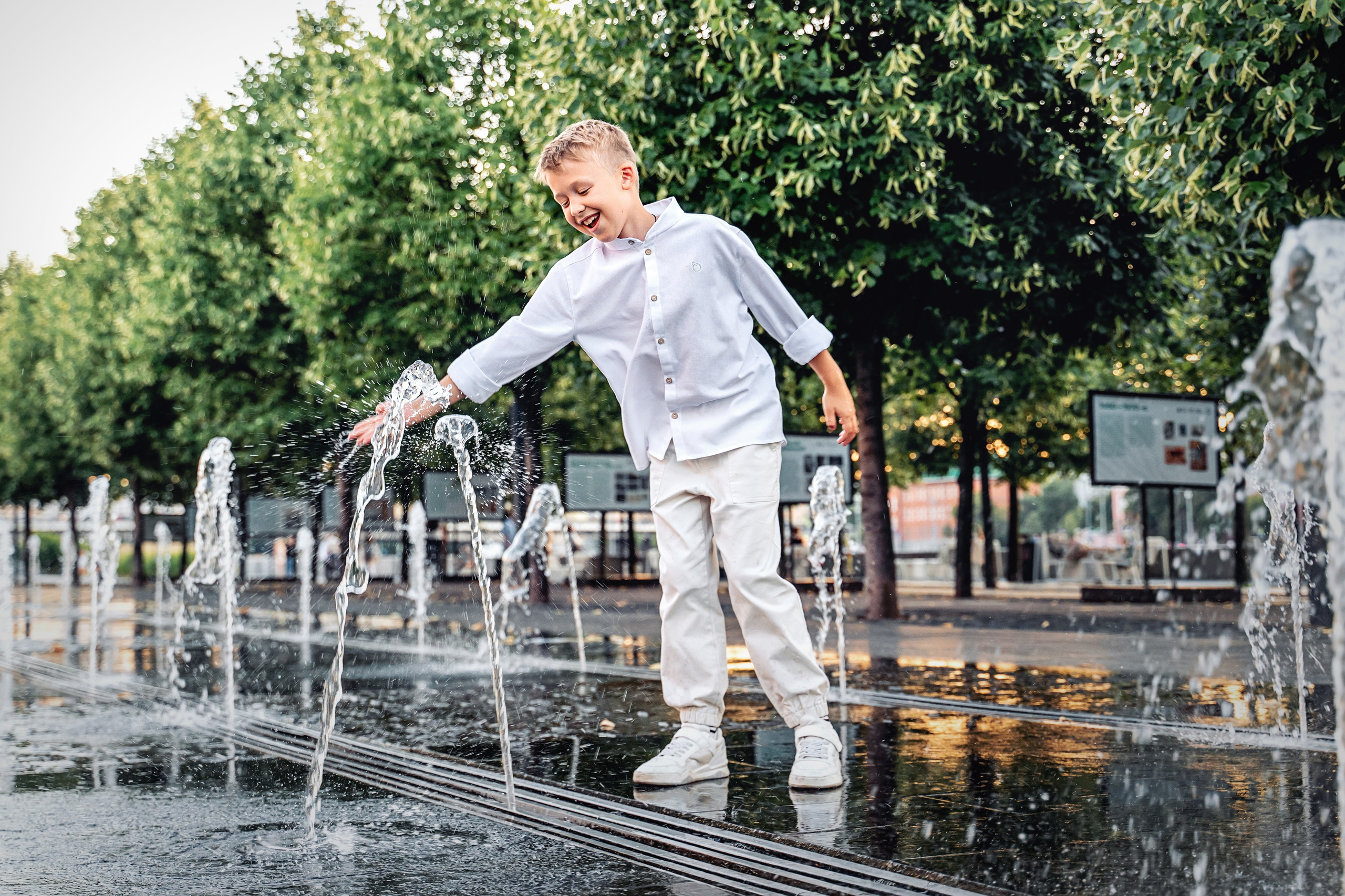 Семейная прогулка в парке Музеон на закате. Фотограф \ Видеограф на Крещение, Венчание Москва| Семейные съемки