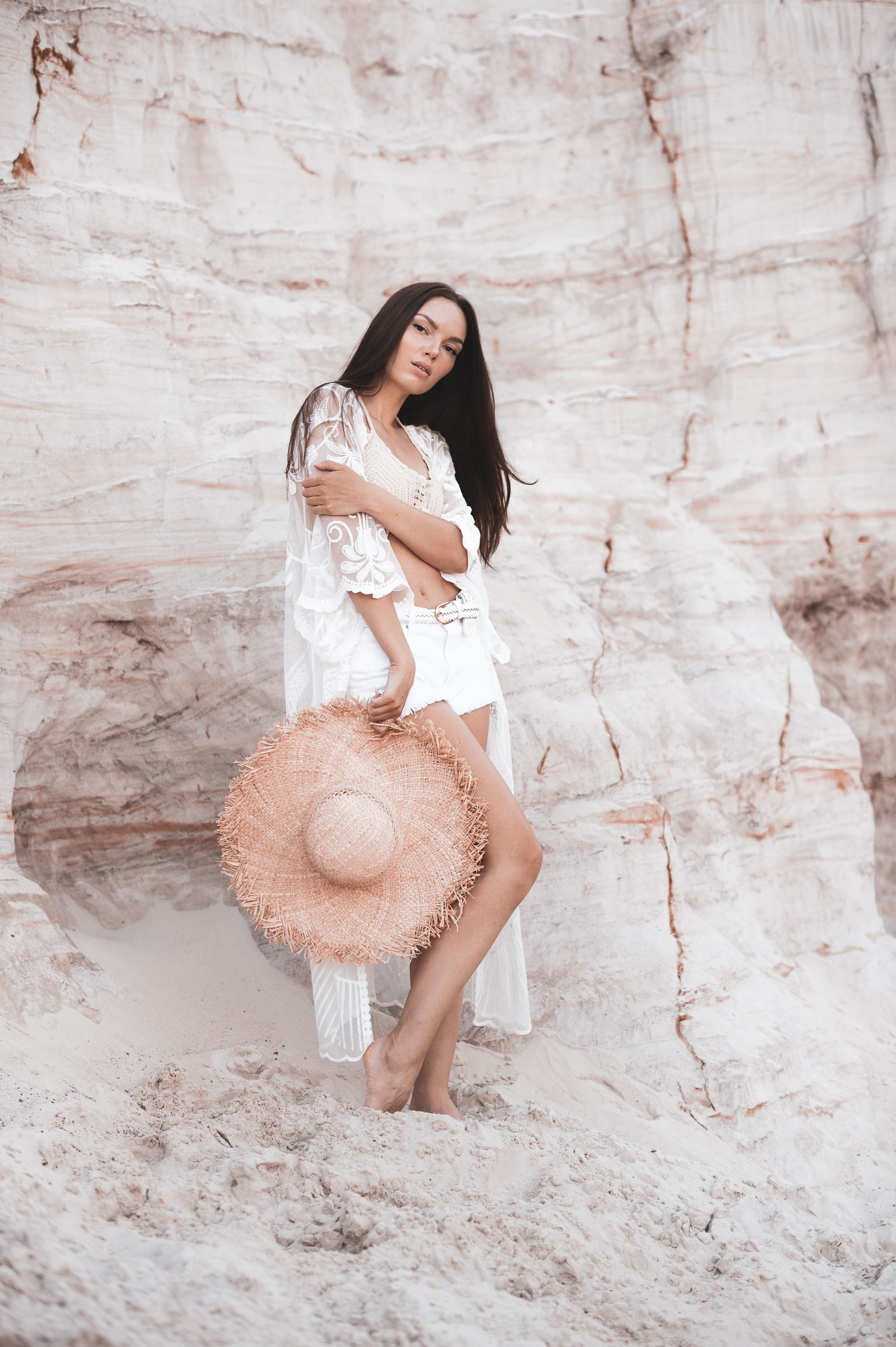 фотосессия в соломенной шляпе