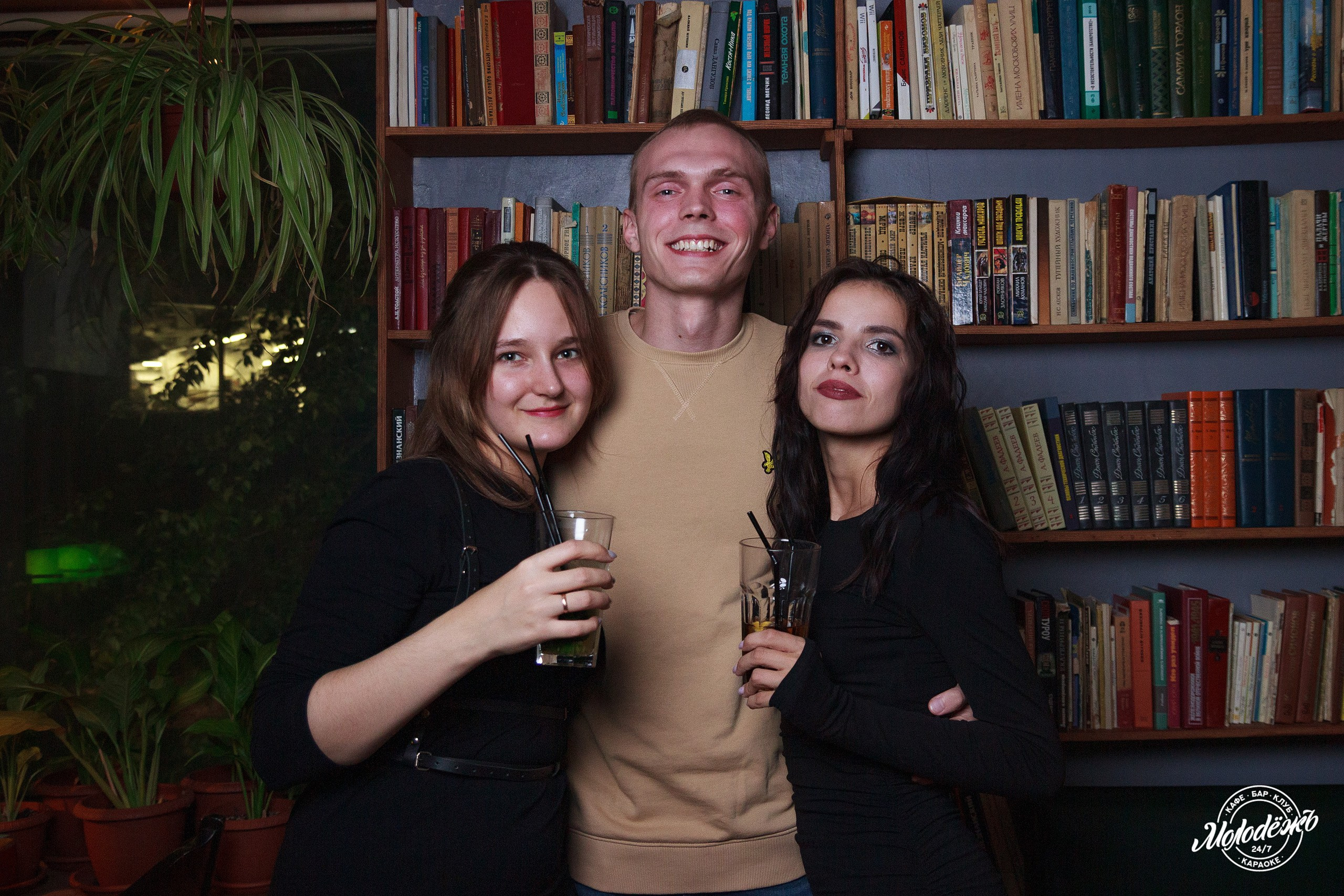 Клуб Молодёжь лучшее. Контакты