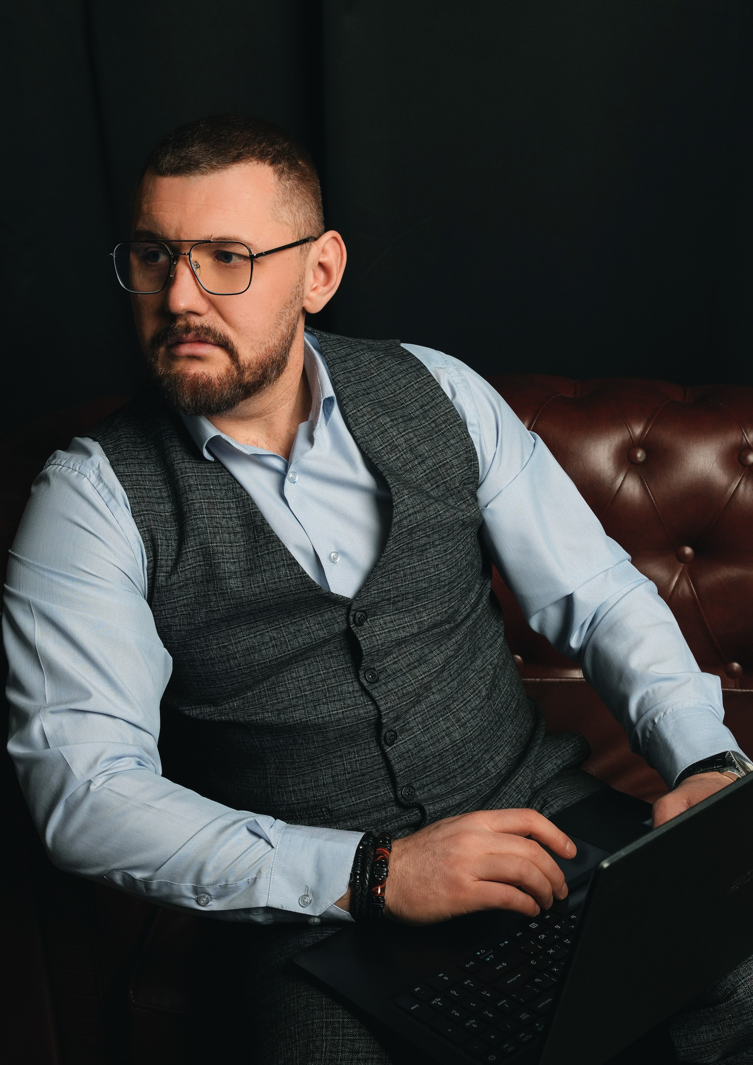 Бизнес-портрет в Новосибирске | Фотосессия для руководителей | MIGDA PHOTO. Фотограф в Новосибирске для свадеб, репортажа и бизнеса| MIGDA PHOTO