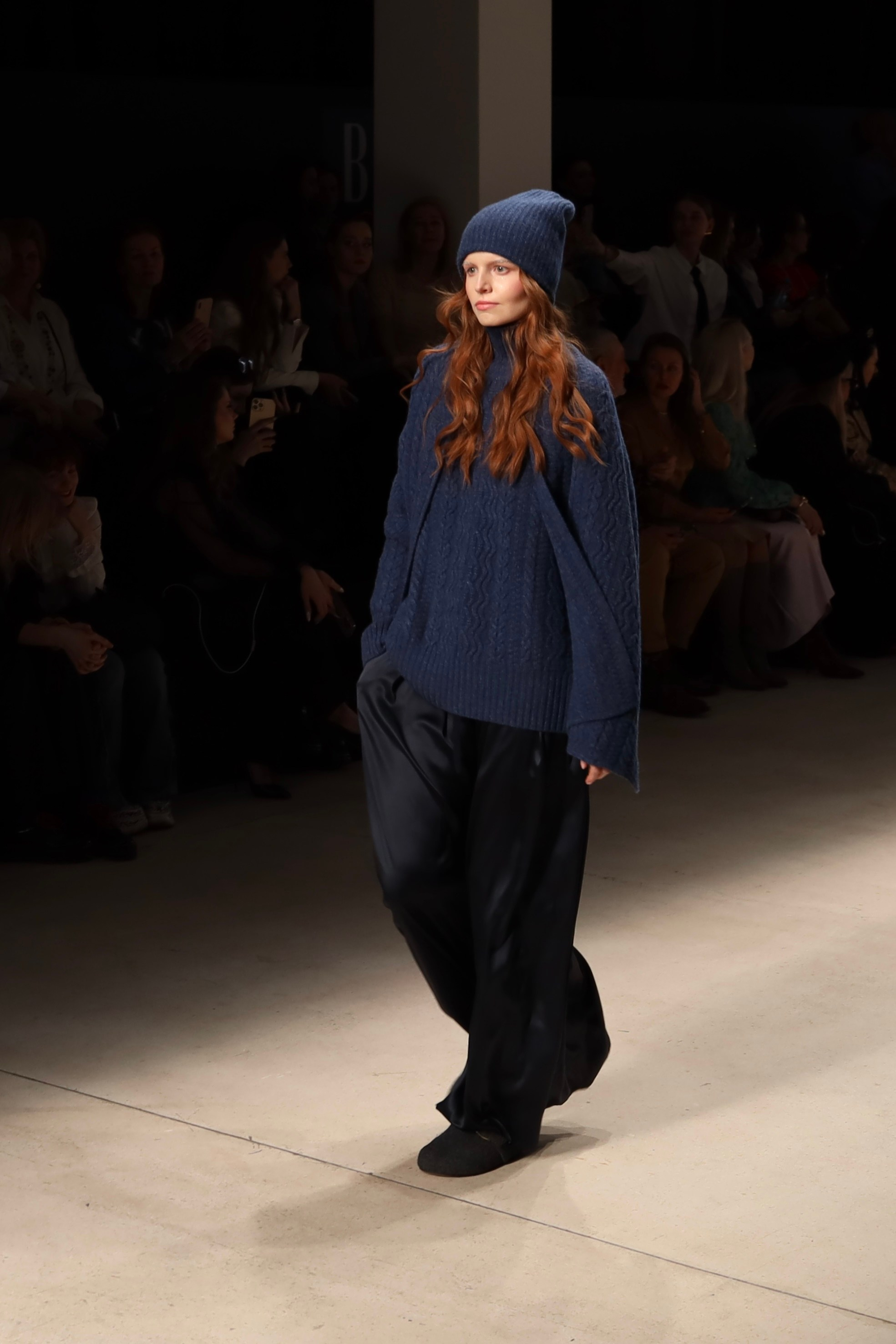 Показ Alpe Cashmere (Москва) — Московская неделя моды 13 марта 2025. Фотосессии и репортаж — Фотограф в Москве — Рина Серёгина