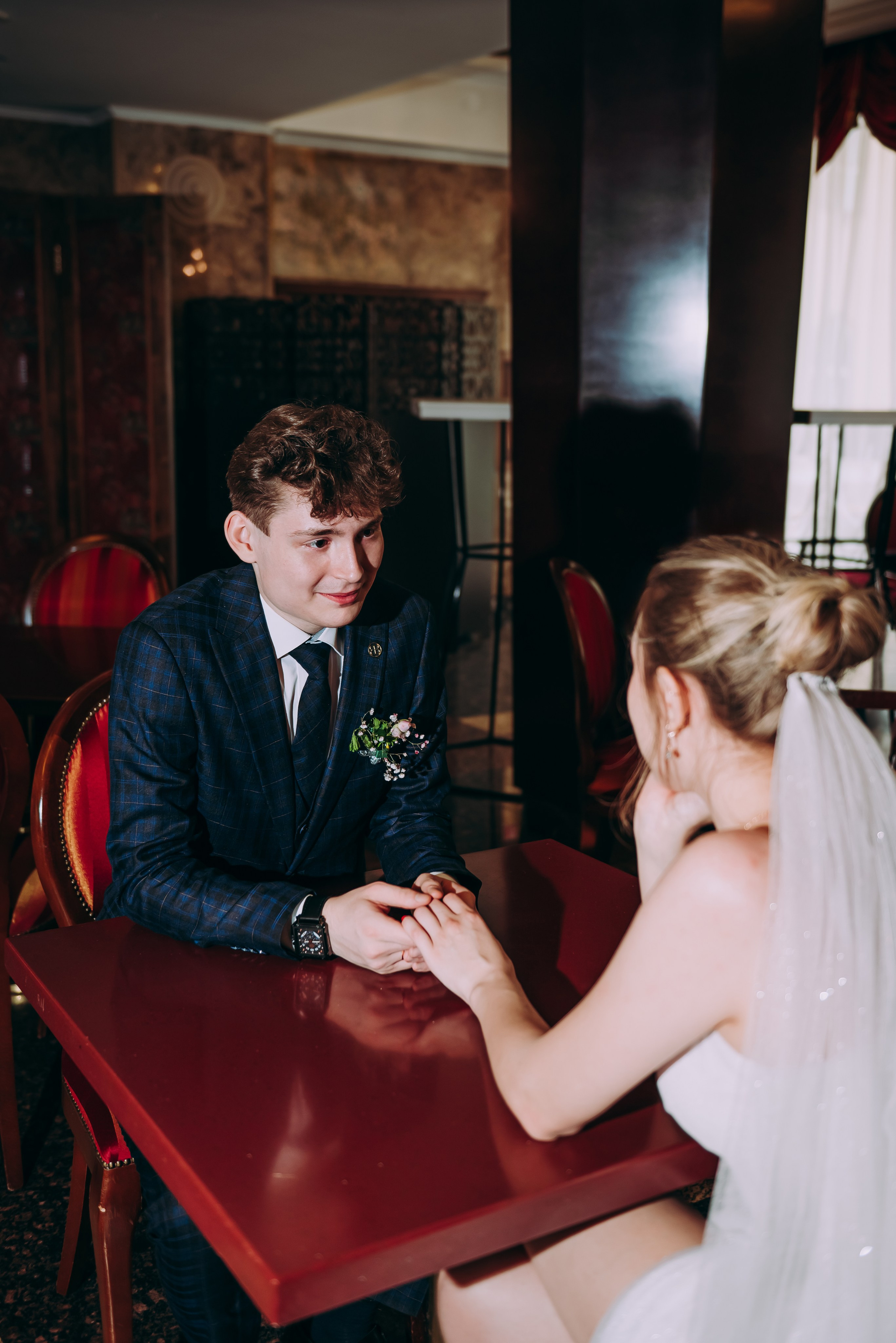 Свадебная фотосессия в музыкальном театре в г. Кемерово