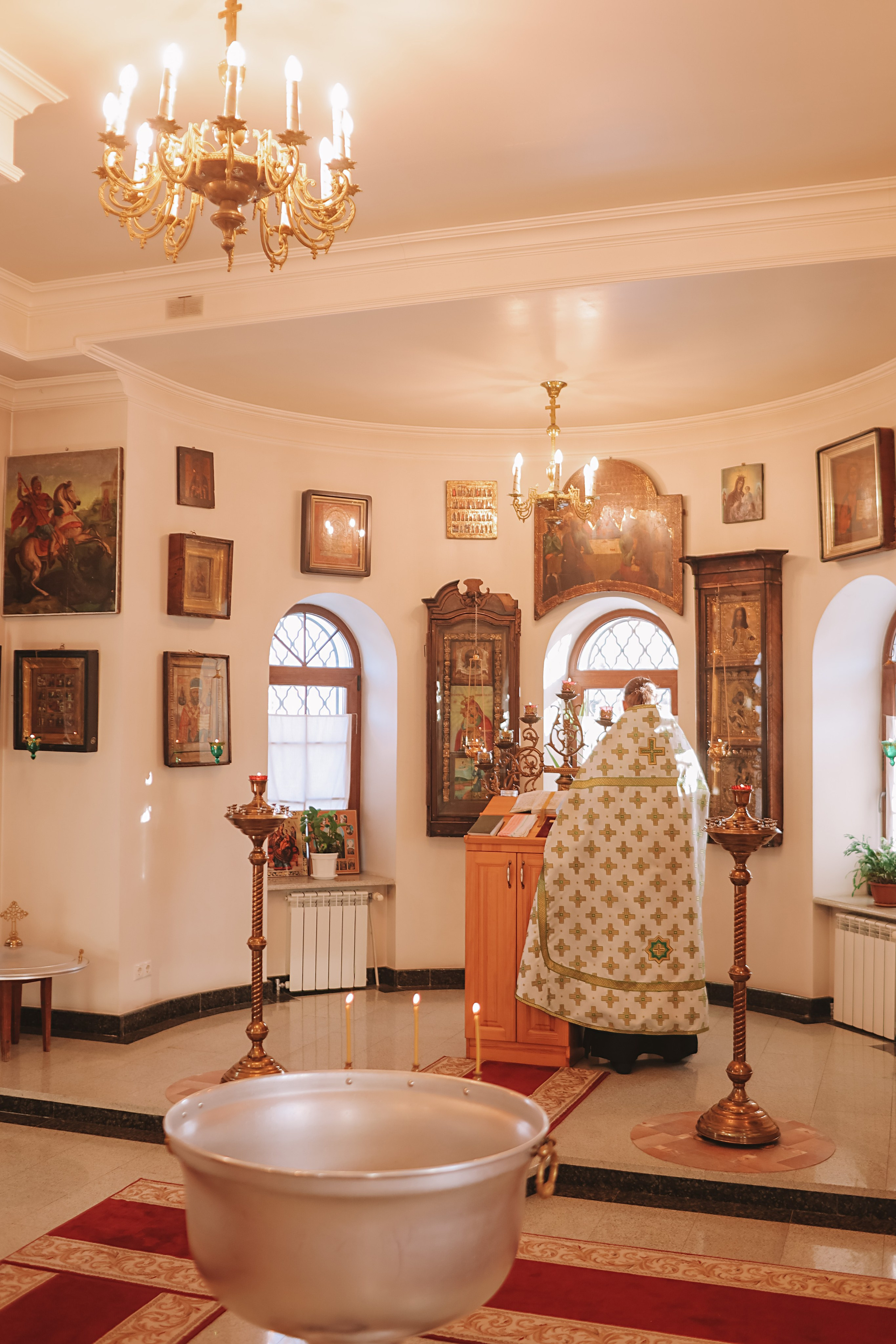 Крещение круглая церковь. Семейный фотограф Тюмень, фотограф на роды Салмина Мария