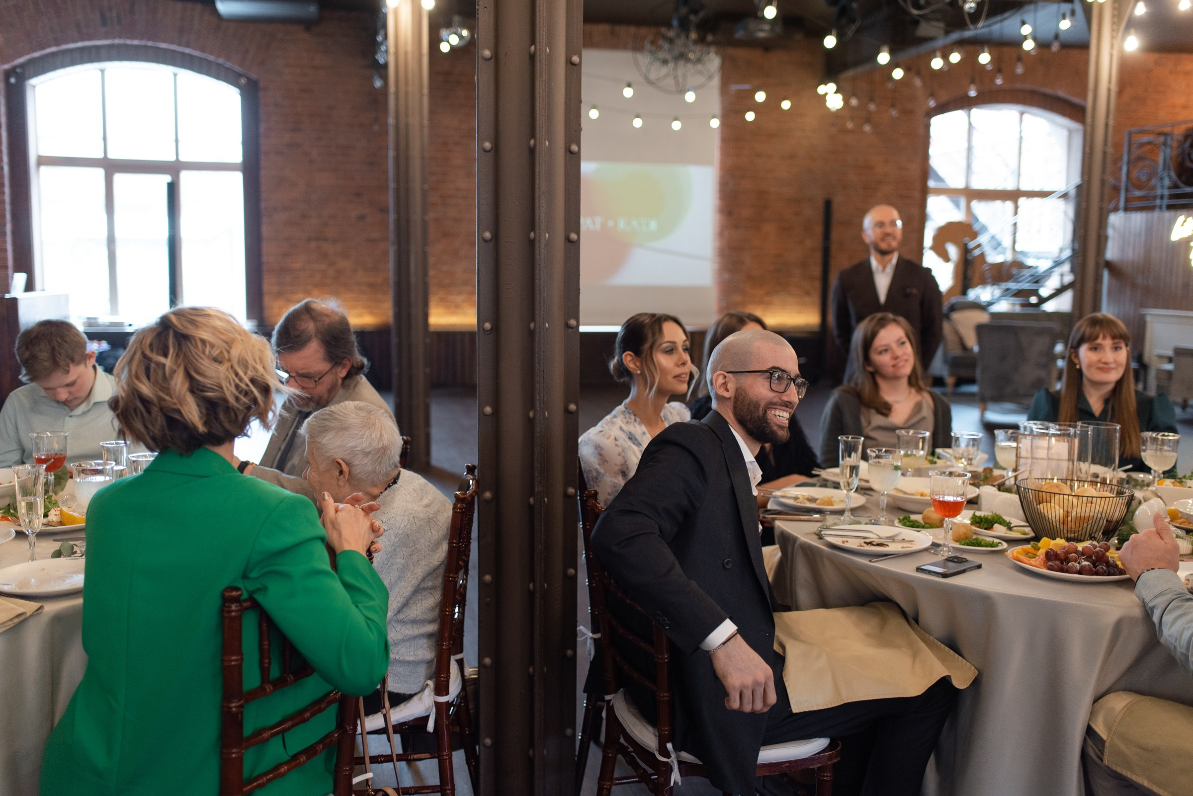 свадебный банкет в весеннем лофте