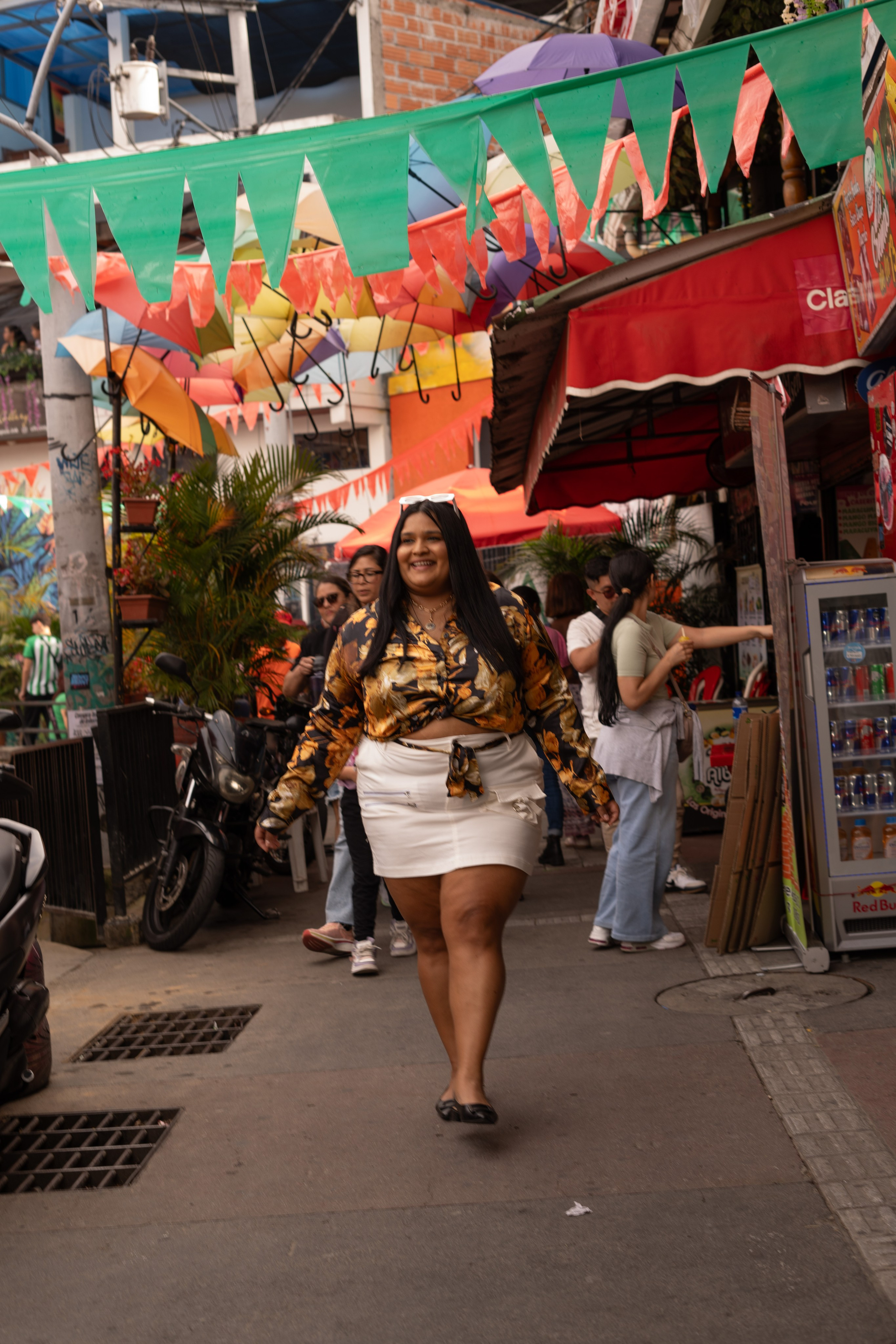 Jess in Communa 13. Wedding Photographer in Barcelona and Medellin