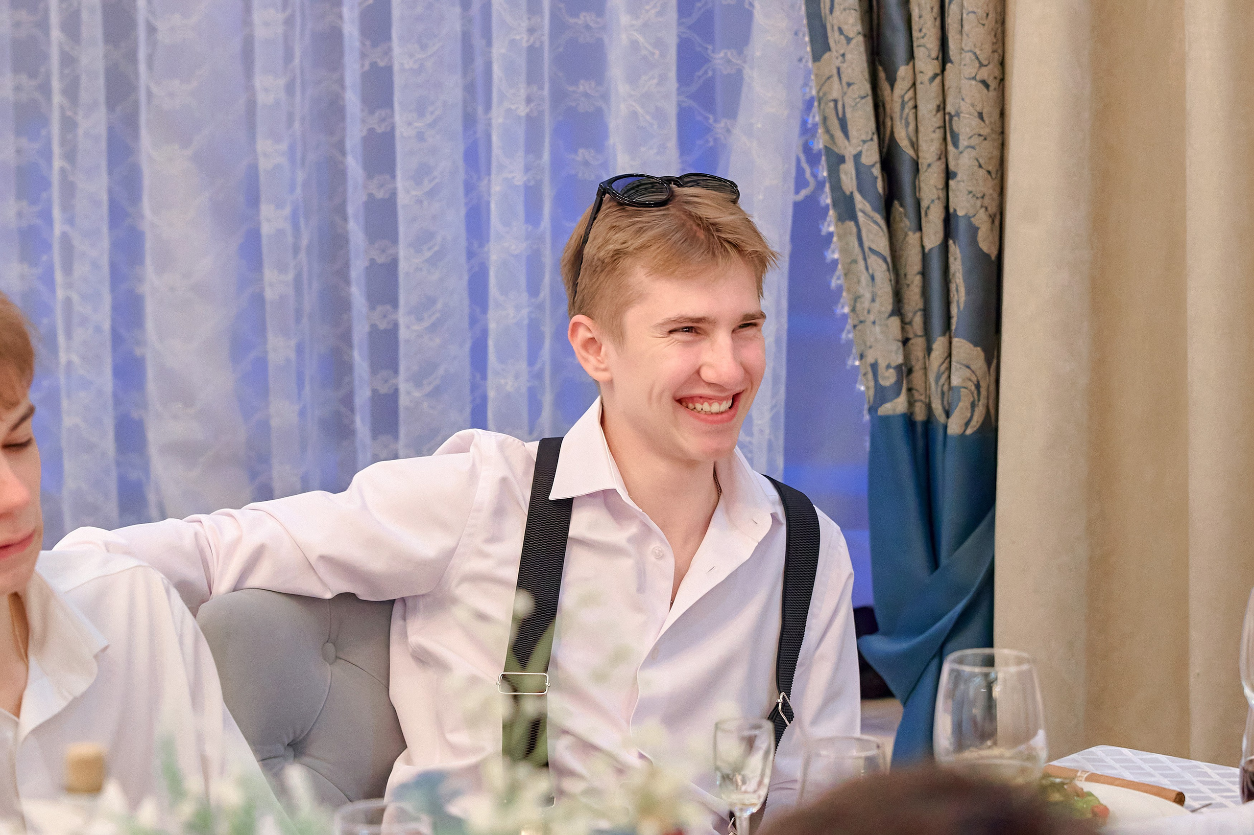 Портфолио репортажной фотосъёмки: Выпускной в ресторане «Император». Фотограф Яковлев Роман — Красноярск