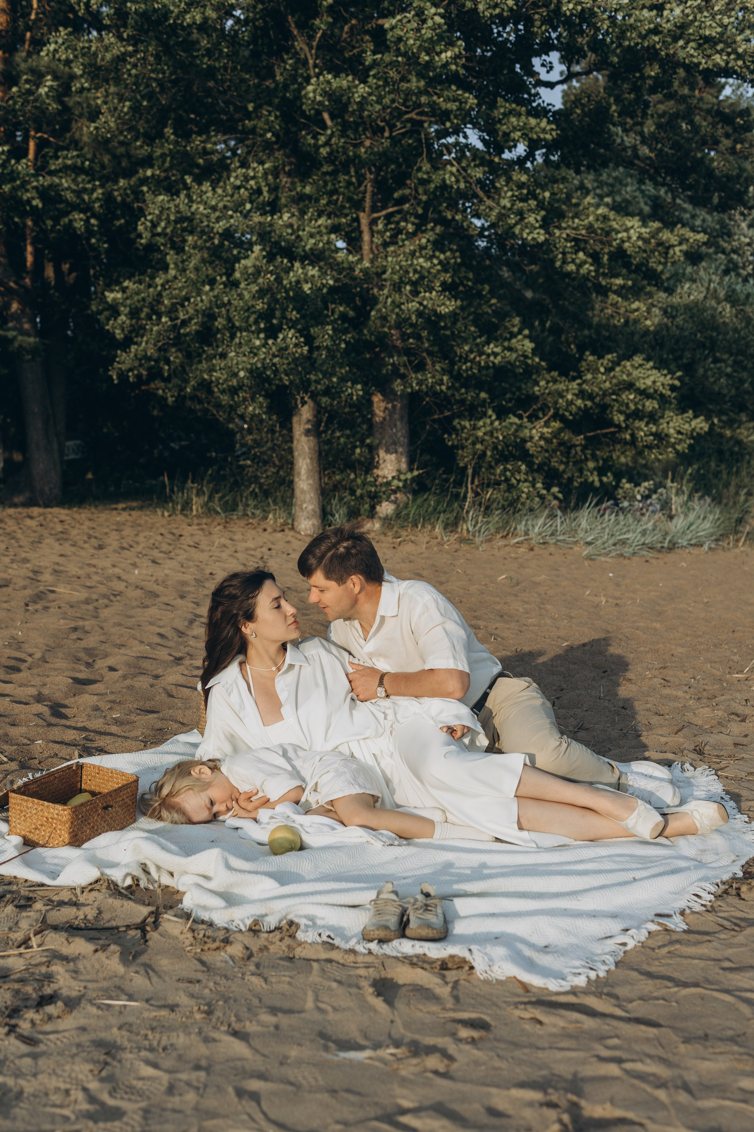 Эмилия, Дмитрий и Демид на Финском заливе. Семейный фотограф в Москве Виктория Ястребинская