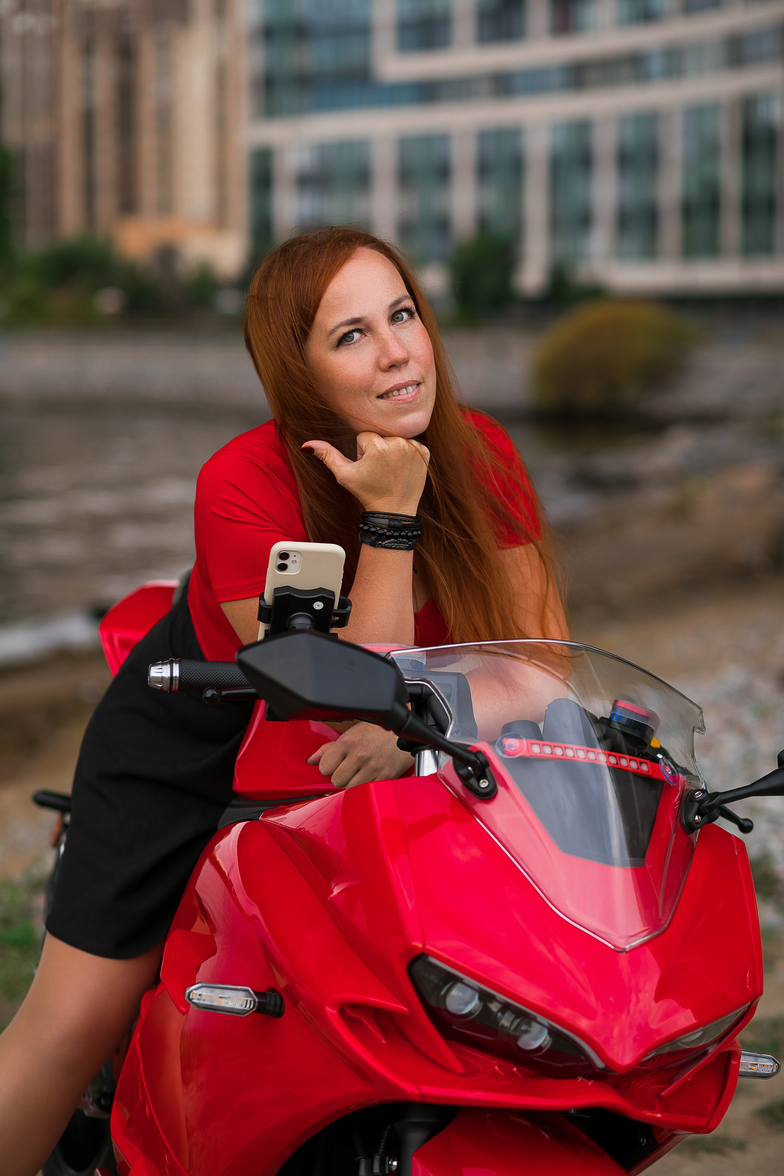 Фотосессия на мотоцикле для девушки. Семейный и свадебный фотограф в Санкт-Петербурге Таша Семёнова