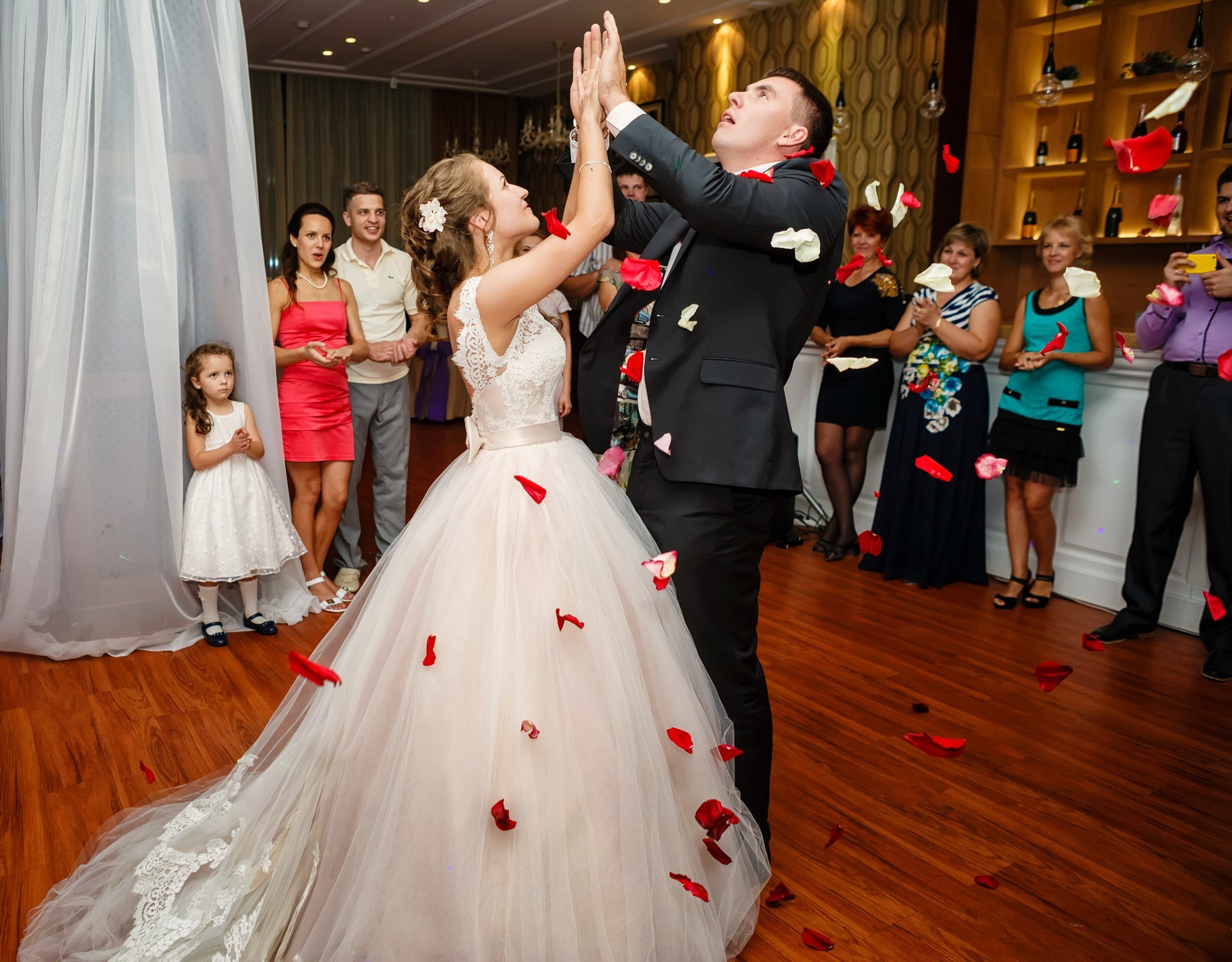 Цена стоимость описание фотосессий в Красноярске студийная свадебная семейная бизнес портрет индустриальная лавстори love story фотосъёмка