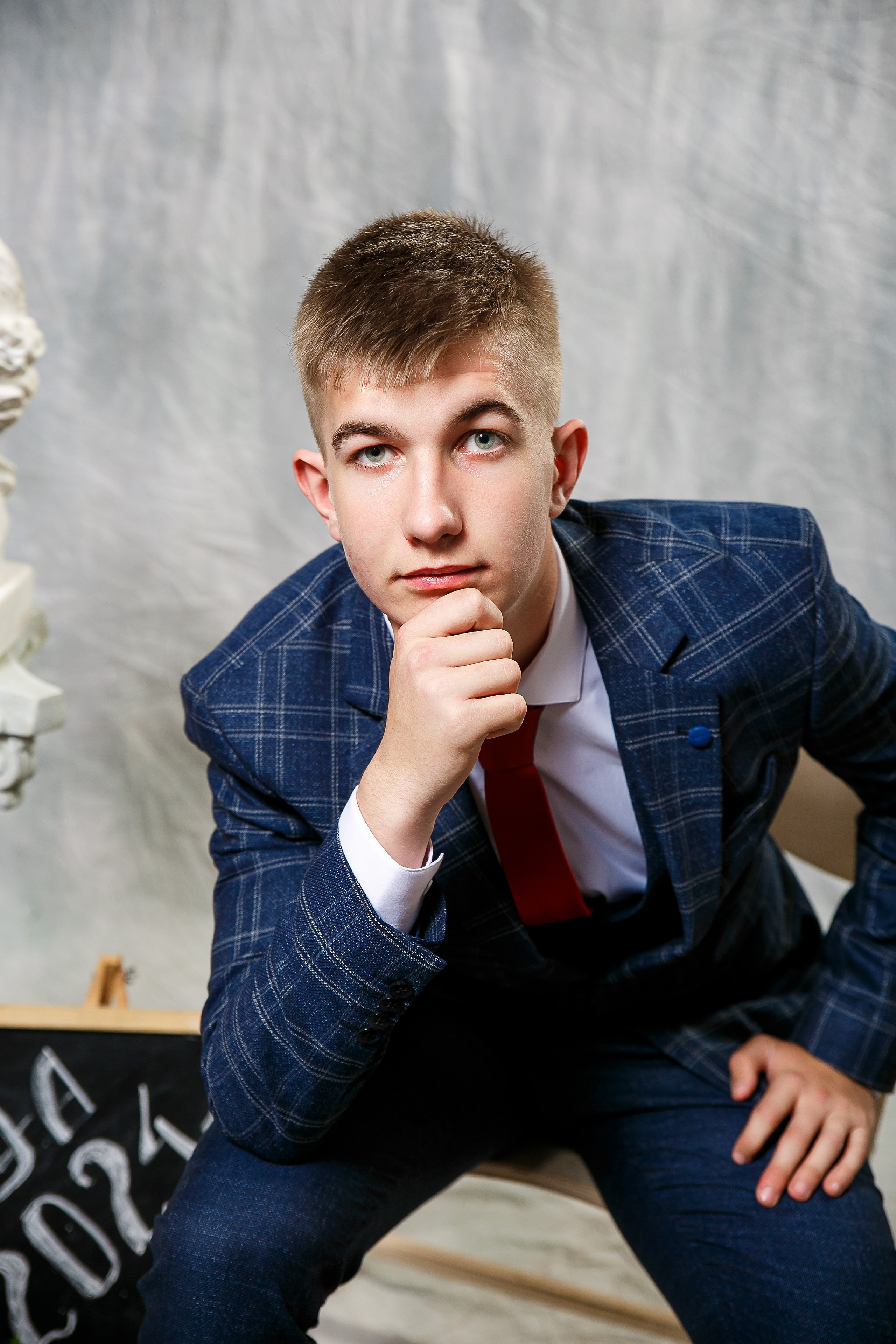 ОДНОТОННЫЙ ФОТОФОН. Выпускные альбомы в Донецке и ДНР. Фотограф Донецк и ДНР