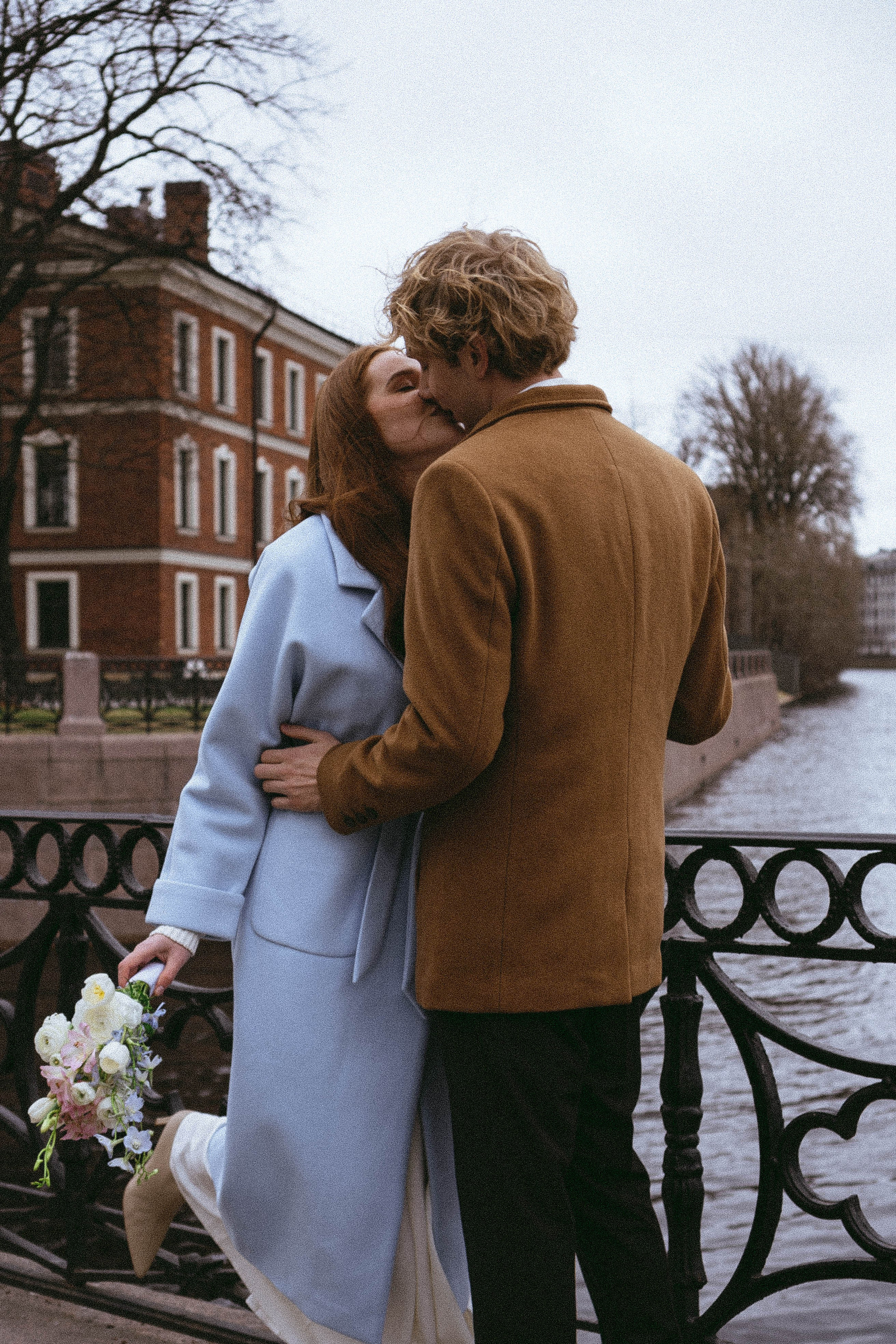 СВАДЕБНАЯ ПРОГУЛКА ПО ПЕТРОГРАДКЕ ВЕСНОЙ (ФОТОСЕССИИЯ ПАРЫ СВАДЕБНАЯ). Профессиональный фотограф, Санкт-Петербург — Виктория Богомолова