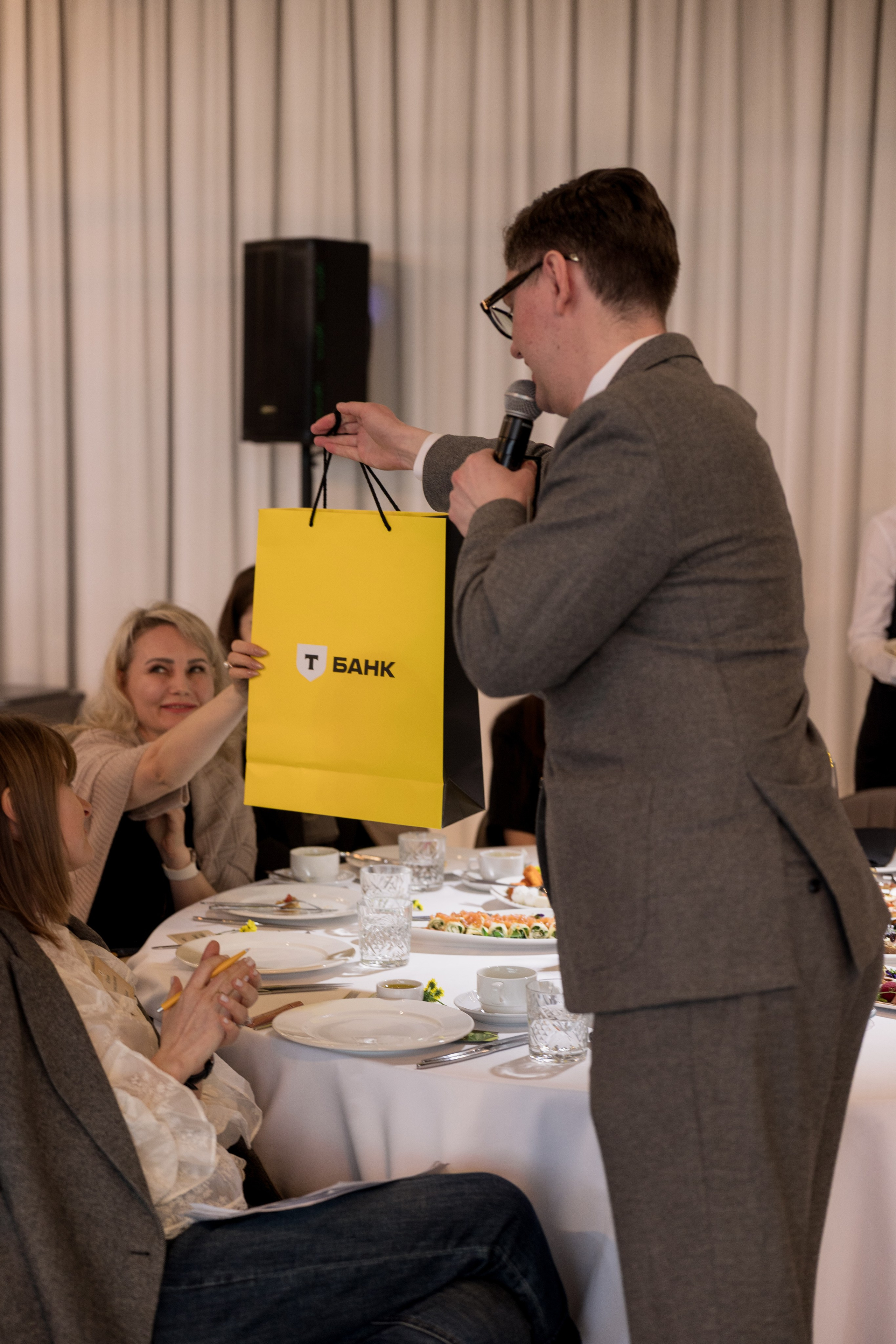 Бизнес-завтрак Тбанк. Фотограф Артем Бросов в Санкт-Петербурге и Дубае