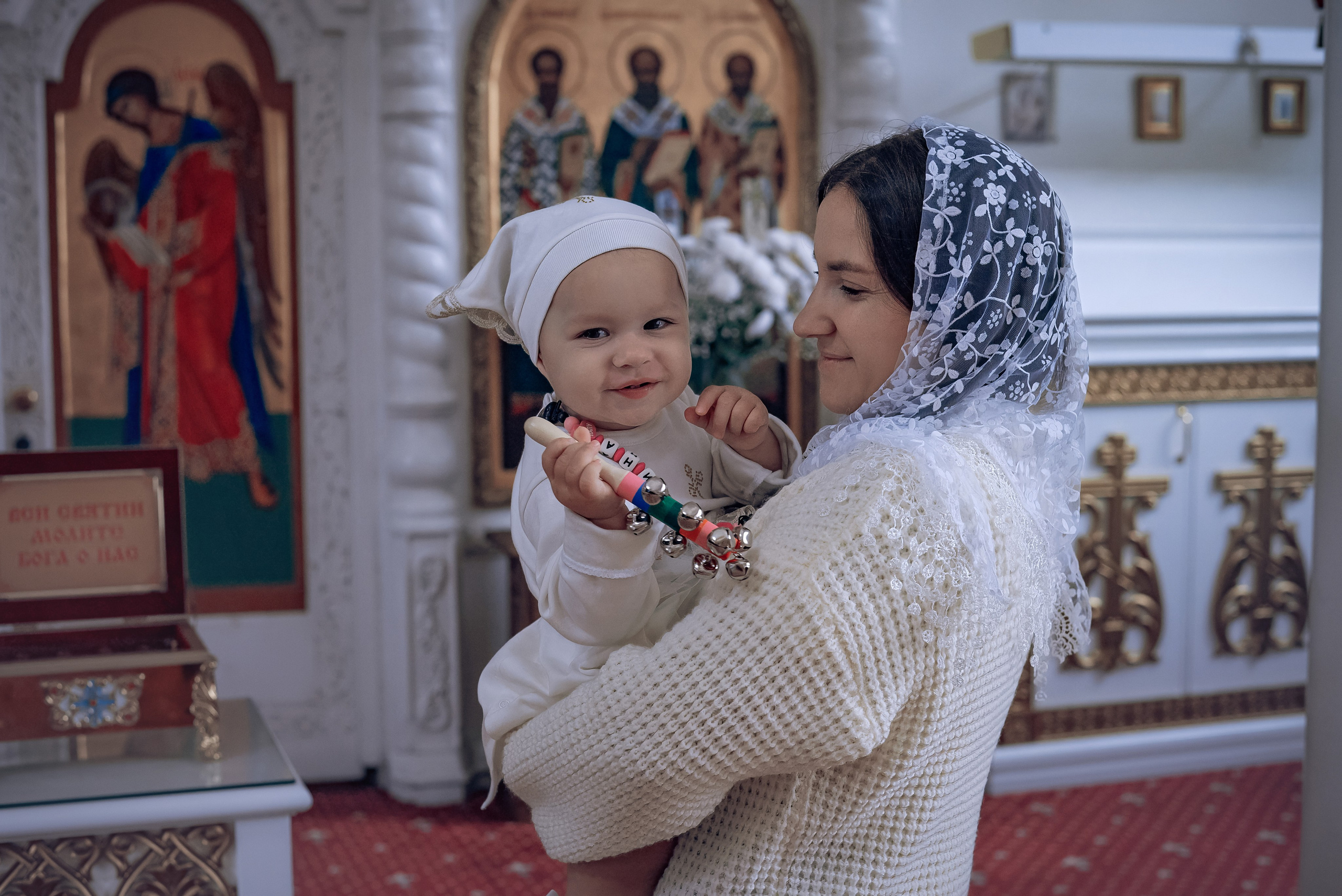 Крещение Алины в Трехсвятительской церкви Красноярск. Фотографы крещения/венчания  Красноярск Татьяна и Вячеслав Переваловы