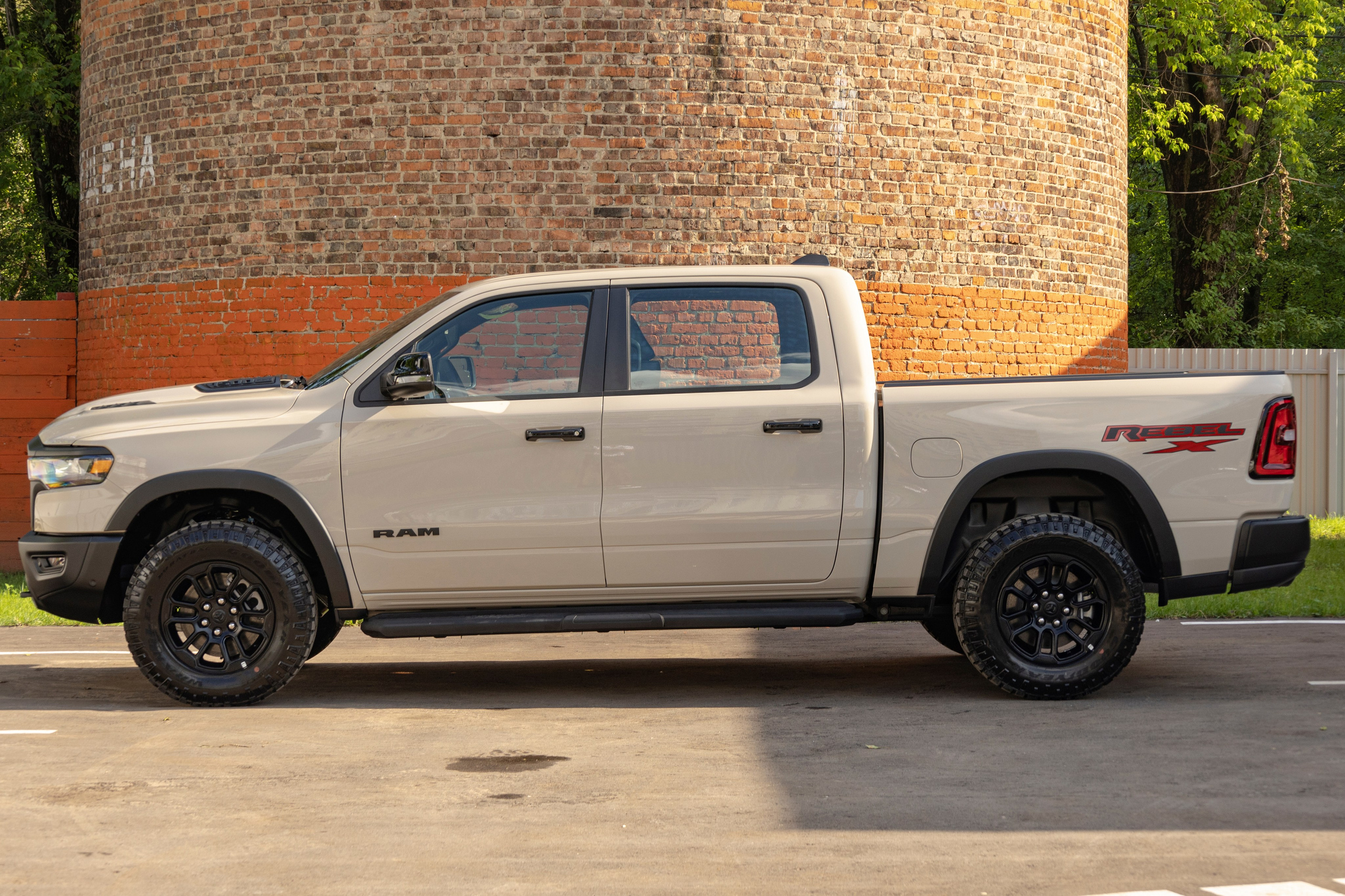 Фотосессия с мотоциклами и автомобилями. Предметный фотограф в Москве и Московской области