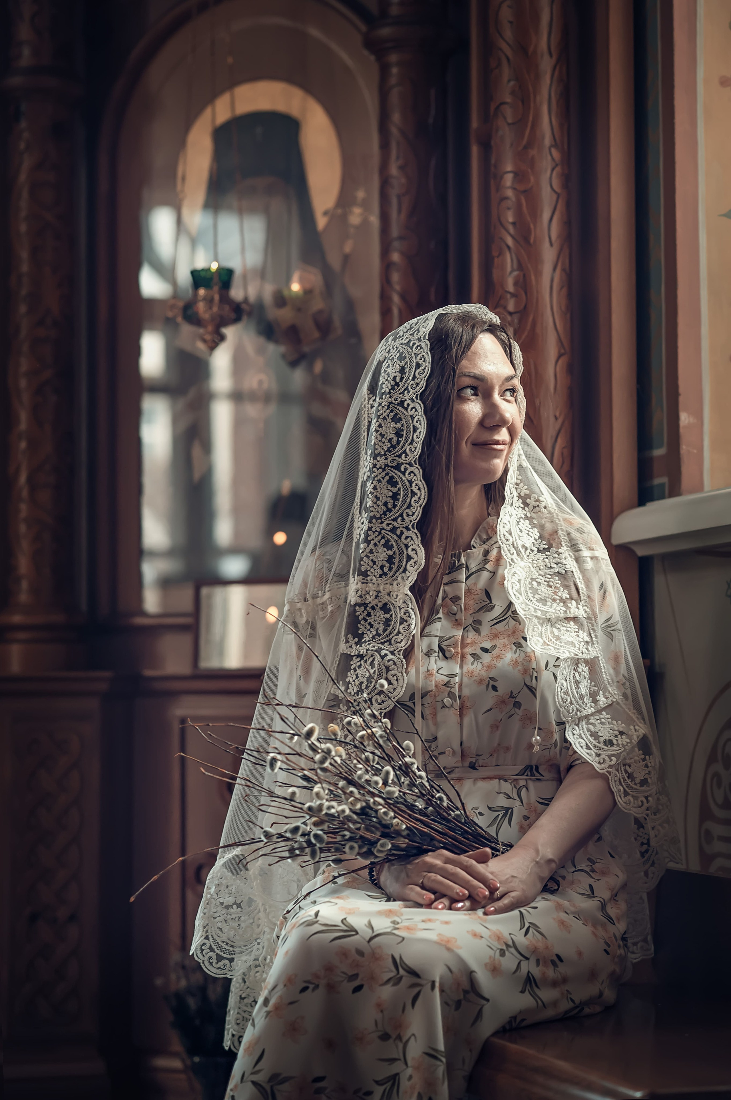 Ниночка с мамой Еленой в вербное воскресенье. Фотографы крещения/венчания  Красноярск Татьяна и Вячеслав Переваловы