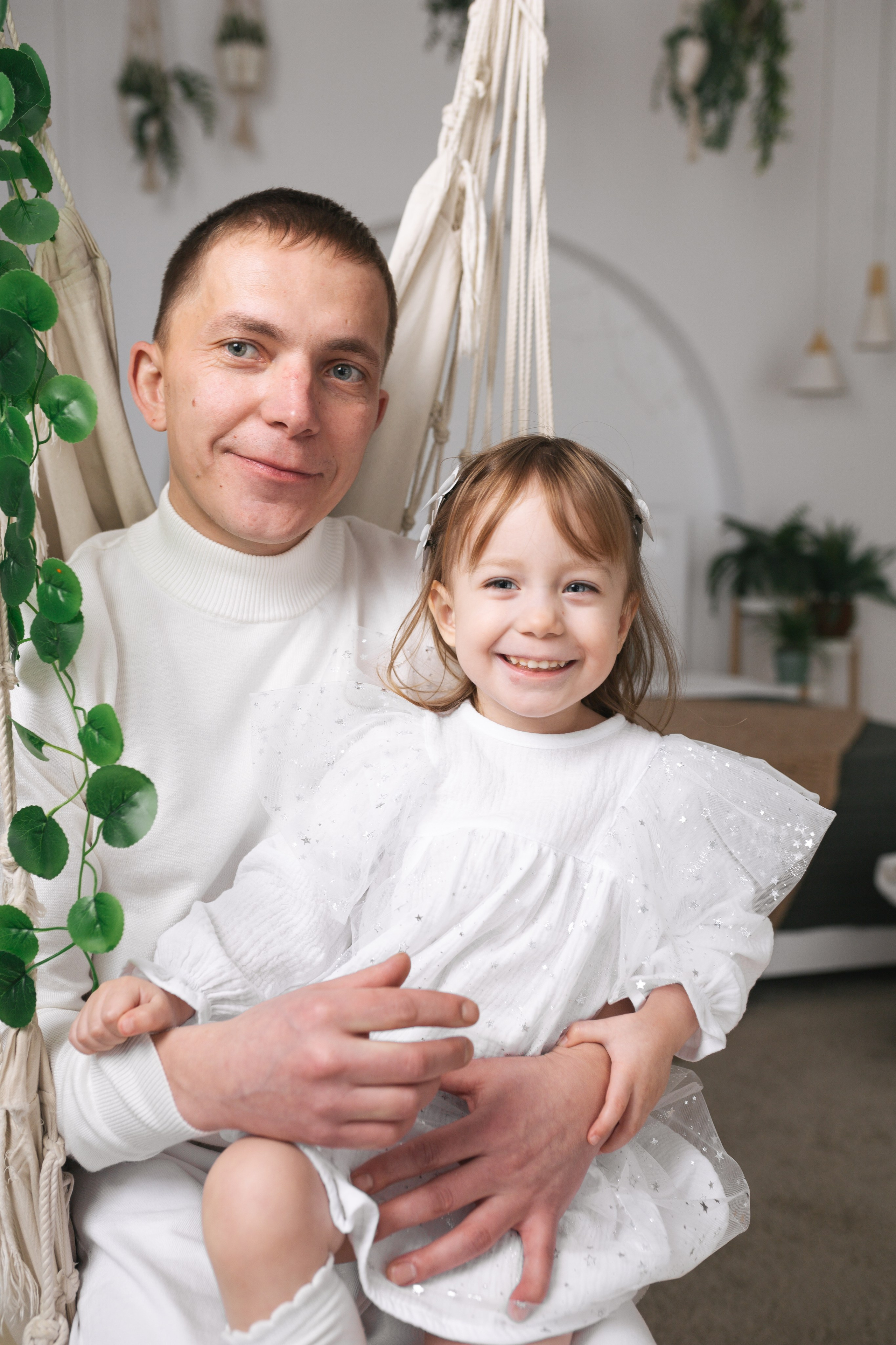 Маша, сколько тебе уже? Вот столько (3 года, показывая на пальцах)). Свадебный и женский фотограф в Санкт-Петербурге Муртеева Екатерина