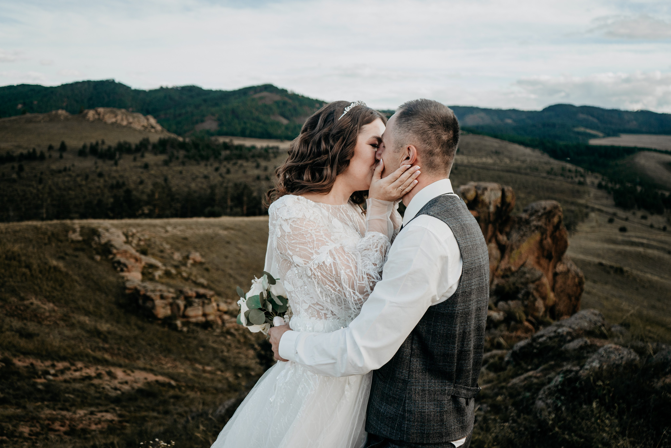 Свадебный фотографии с прогулки в окрестностях Улан-Удэ. Фотограф в Улан-Удэ. Свадебный фотограф в Улан-Удэ