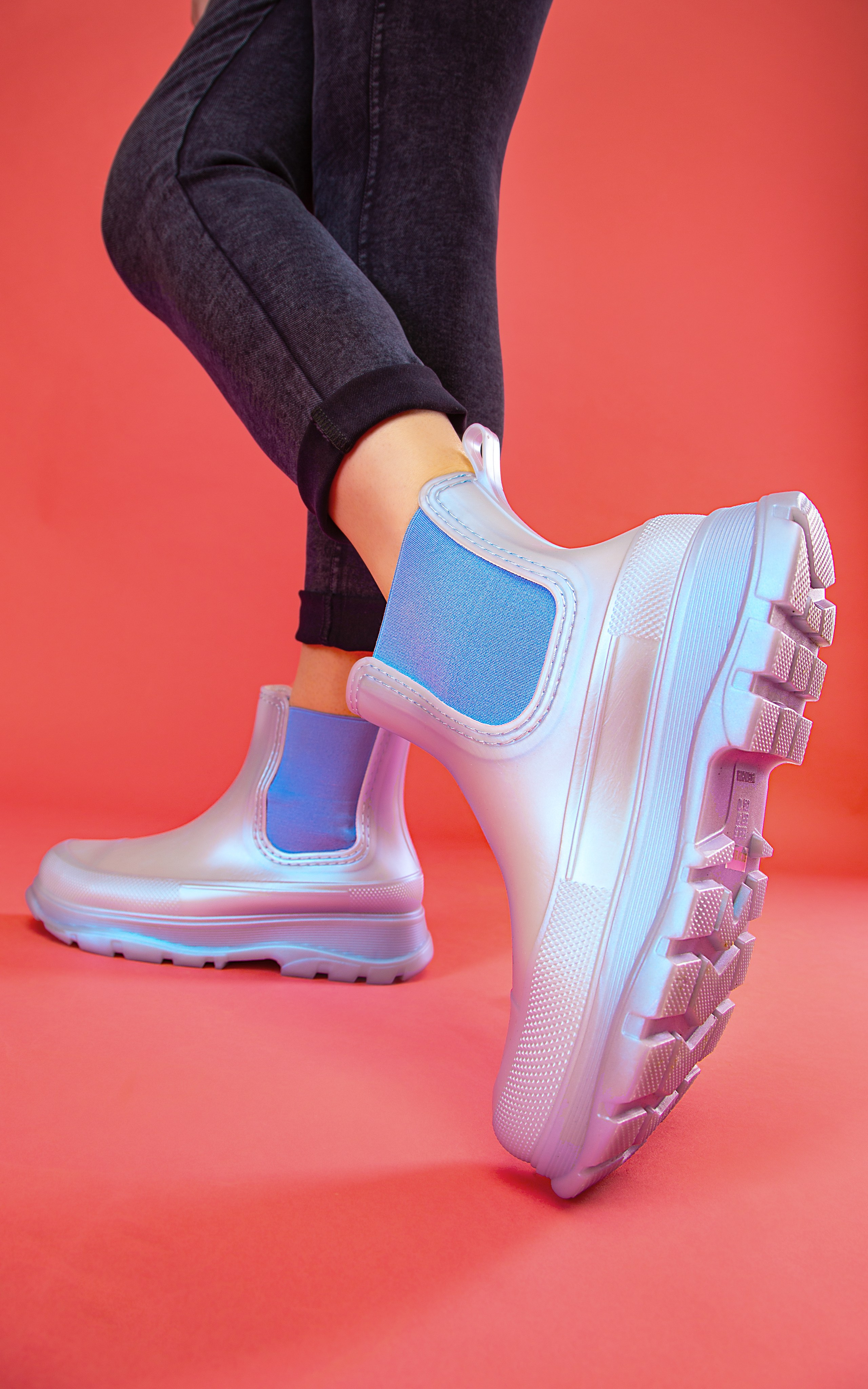 Я  фотограф. Работаю в городе Москва,