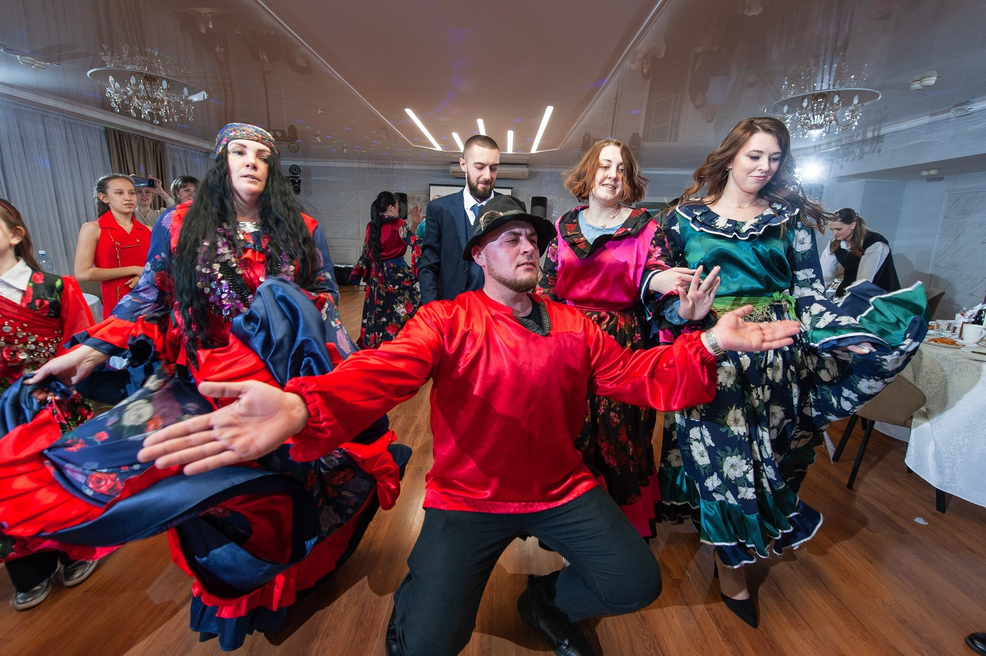 Студия и банкет. Свадебный и семейный фотограф в Омске Мормулев Михаил