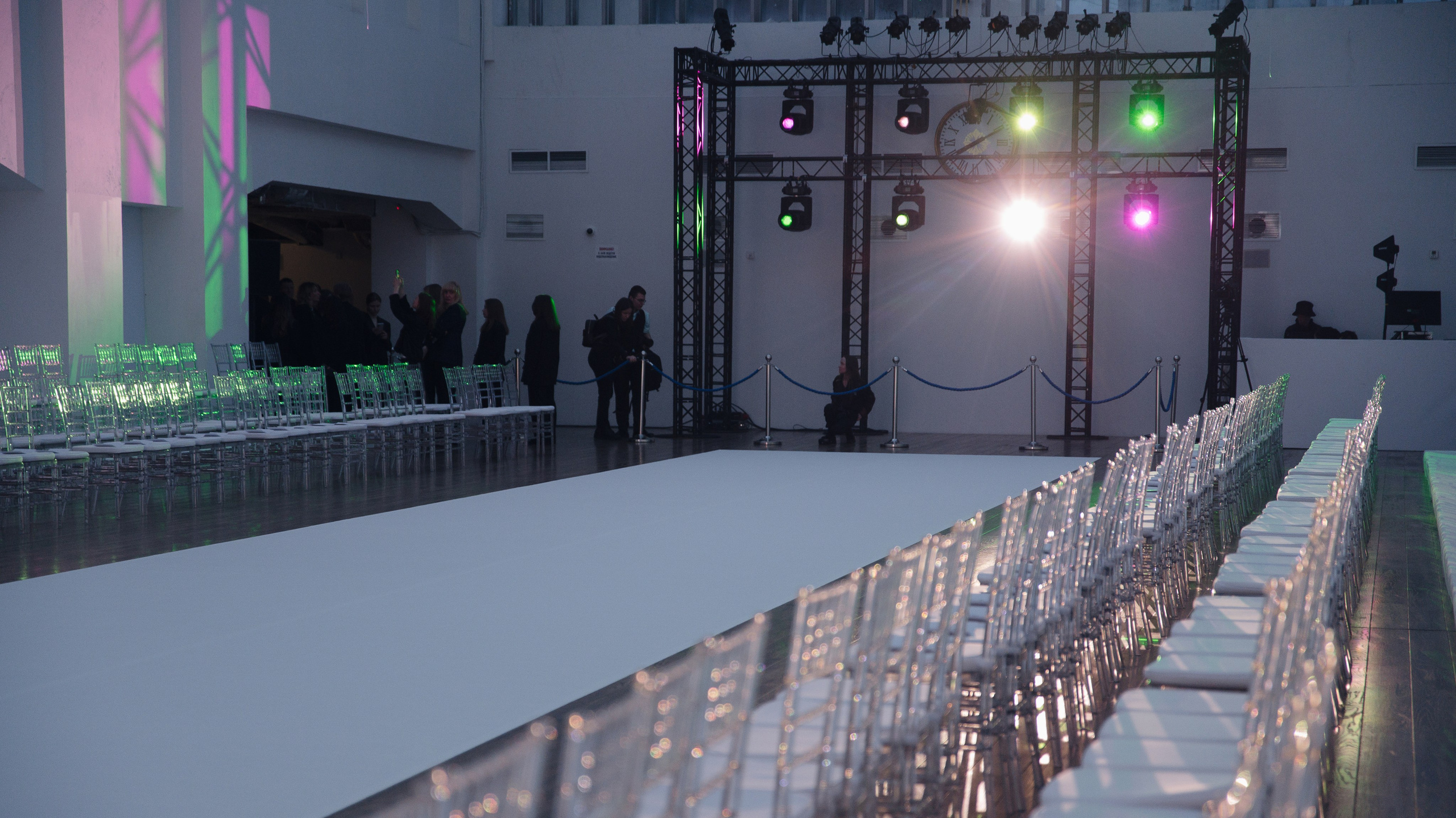 Бекстейдж показа «Новые Имена» собака.ru|ДЛТ. Портретный и репортажный фотограф в Санкт-Петербурге