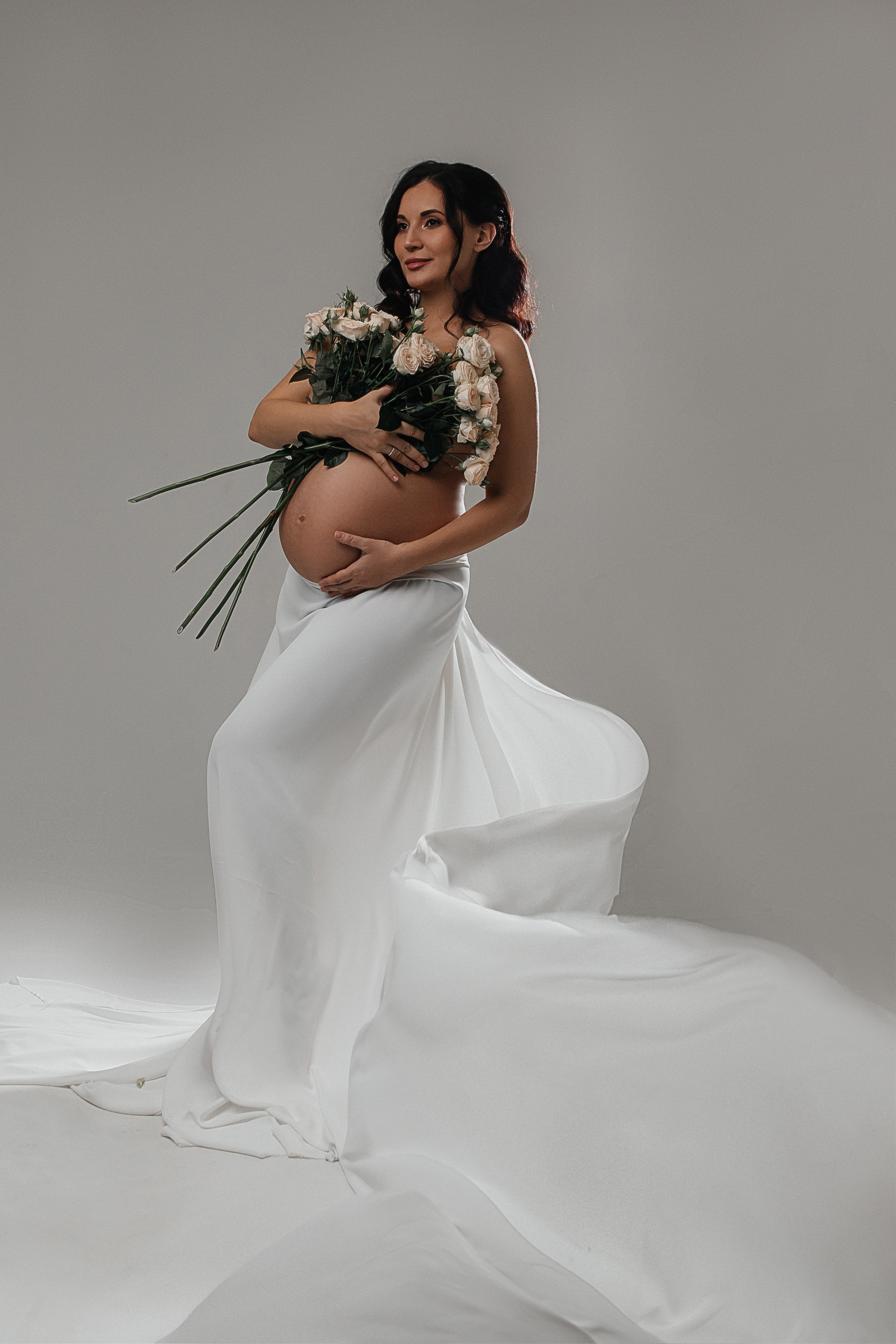 фотосессия беременности в тканях. Беременные в ткани. Беременная фотосессия с летящими тканями. Фотограф беременности в иркутске. Фотосессия беременных в студии. Студийная фотосессия Иркутск. Беременные фотосессии в Иркутске. фотограф беременных. Студийный фотограф