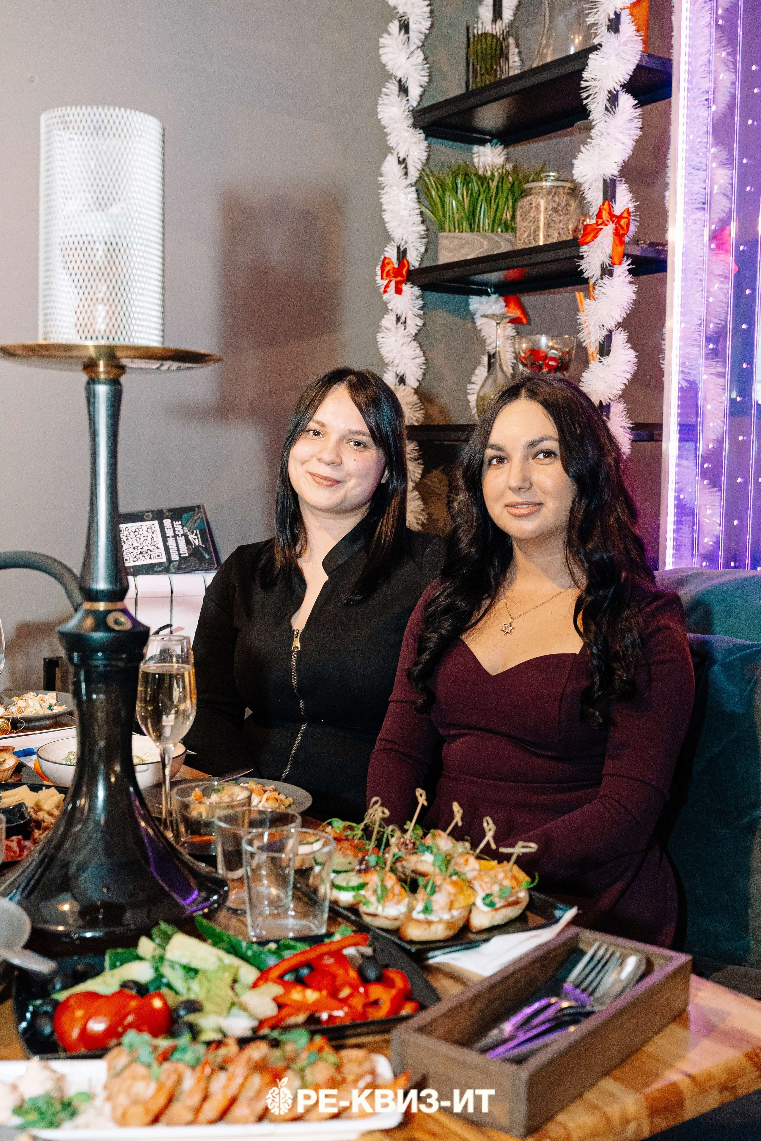 Реквизит — квиз в Зеленодольске и Волжске ZR cafe. Свадебный фотограф в Казани, и Зеленодольске Радик Мухаметов