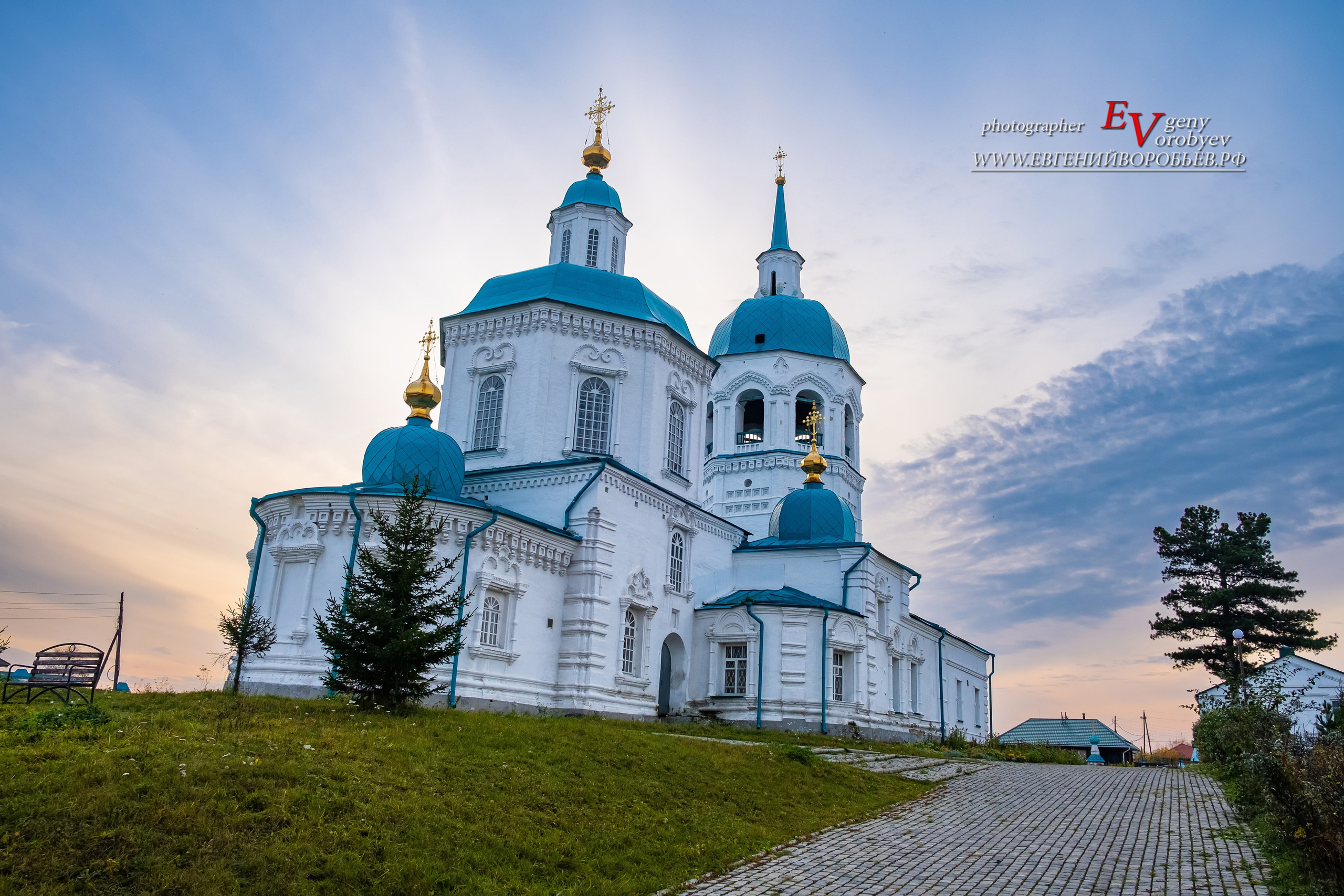 экскурсии Енисейск Красноярск аренда микроавтобуса трансфер индивидуальный тур фото набережная дегустация сибирской кухни интересные места что посмотреть куда сходить что посетить достопримечательности в Енисейске  храм церковь монастырь фототур  цена заказать экскурсию программа маршрут смотровые площадки видовые красивые места путешествие туристический маршрут 