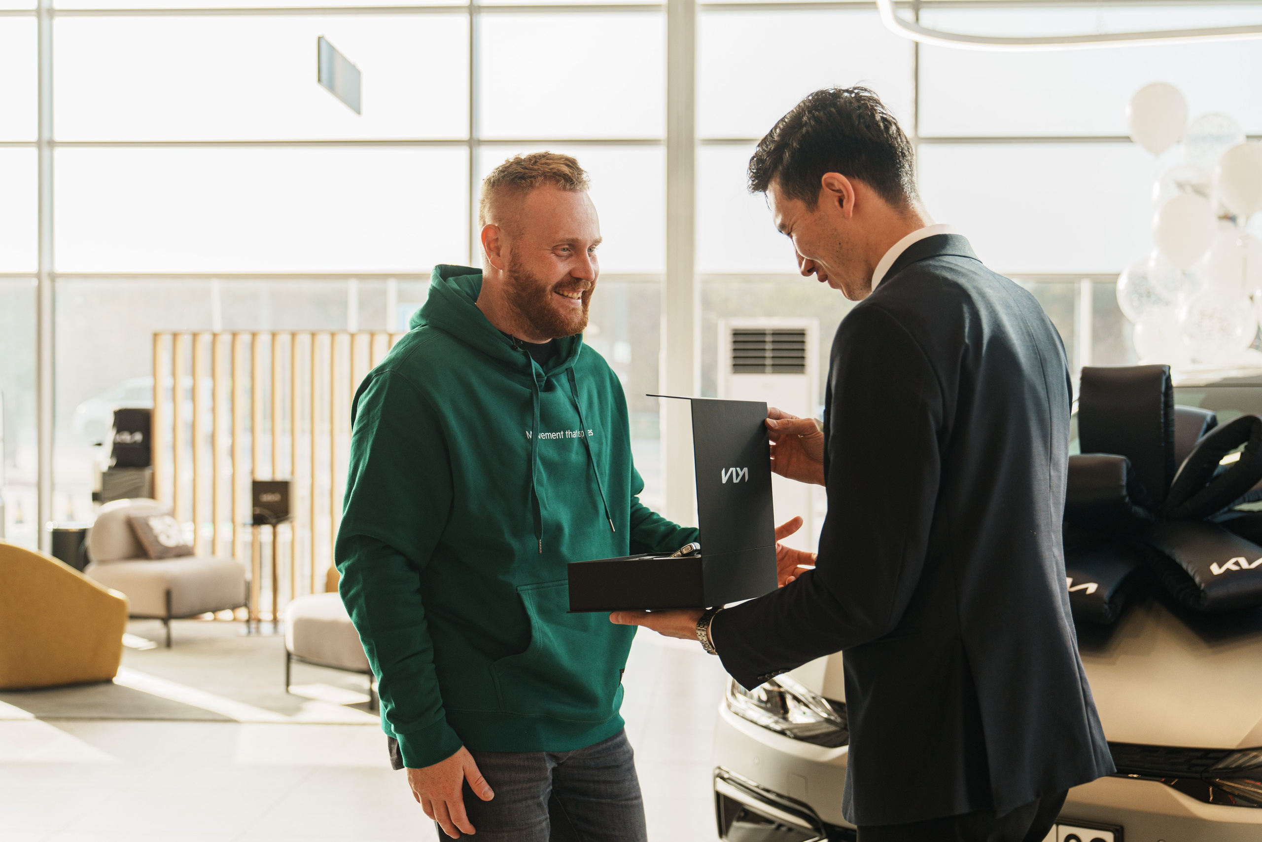 Kia EV6 Вручение Евгений Чебаткову. Фотограф TAULAN_1