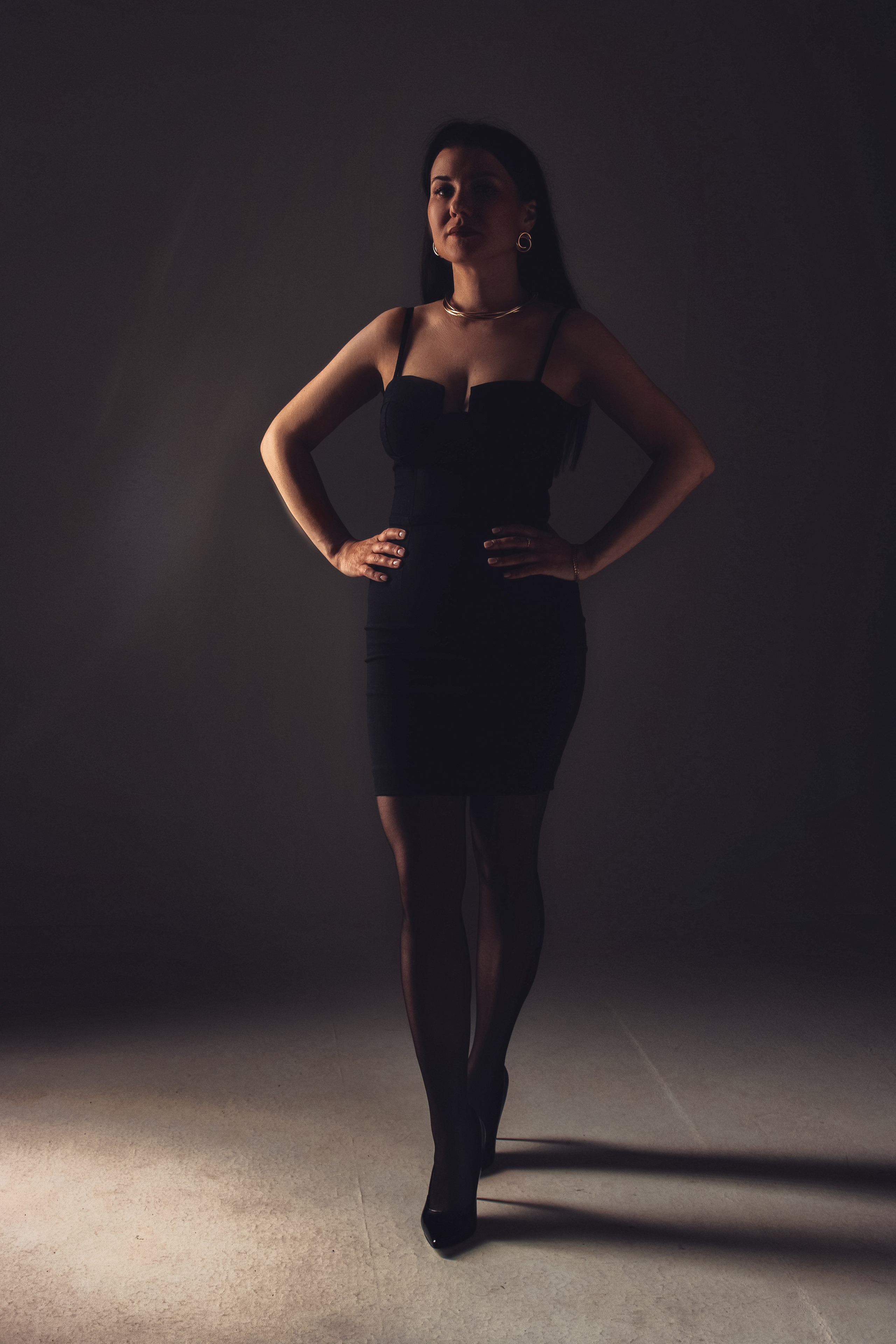 Фотосессия на циклораме для Елены и подруг — женская студийная съемка от фотографа Алексея. Репортажный фотограф на дни рождения и юбилеи в Улан-Удэ — Алексей Раднаев