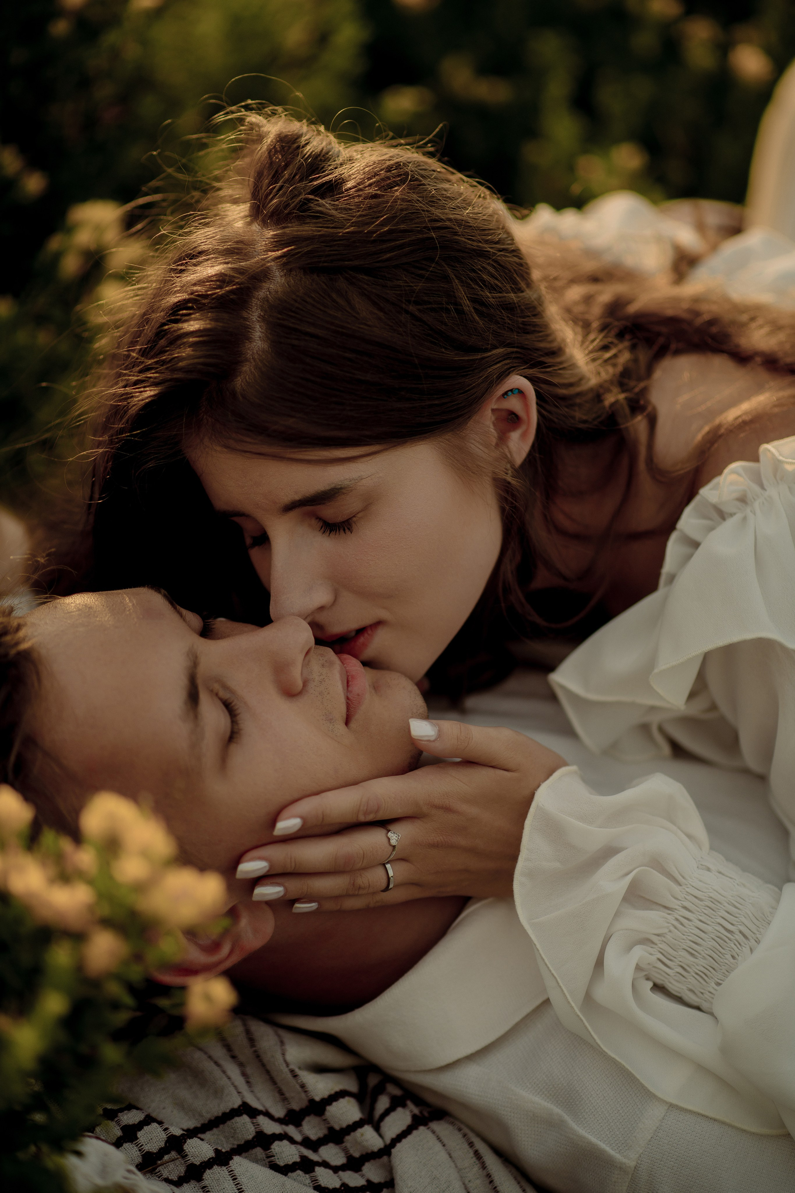 Любовь и желтые цветочки. Фотограф Мария Стрелкова