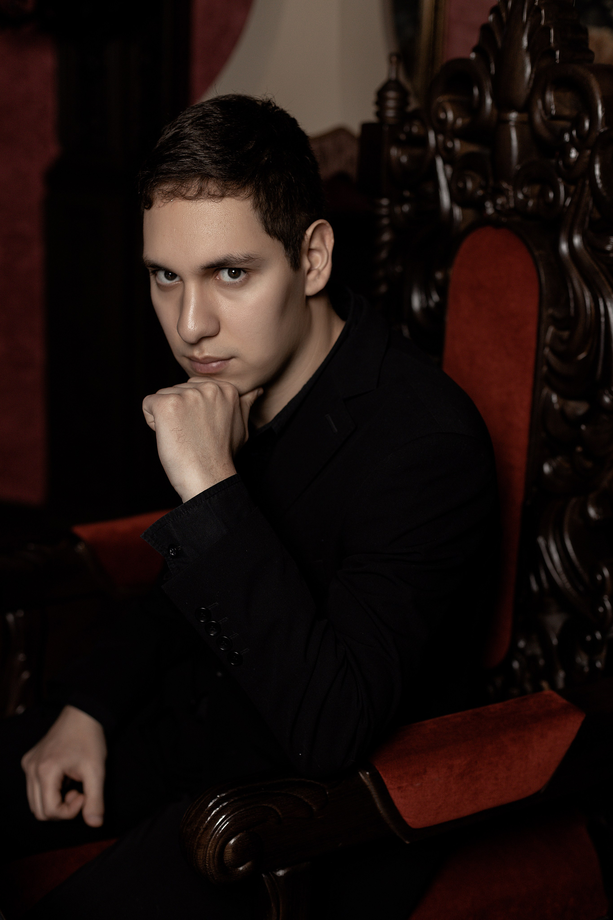 Кирилл Б. Фотограф Челябинск Эвелина Ганага, съемка для бизнеса и маркетплейсов