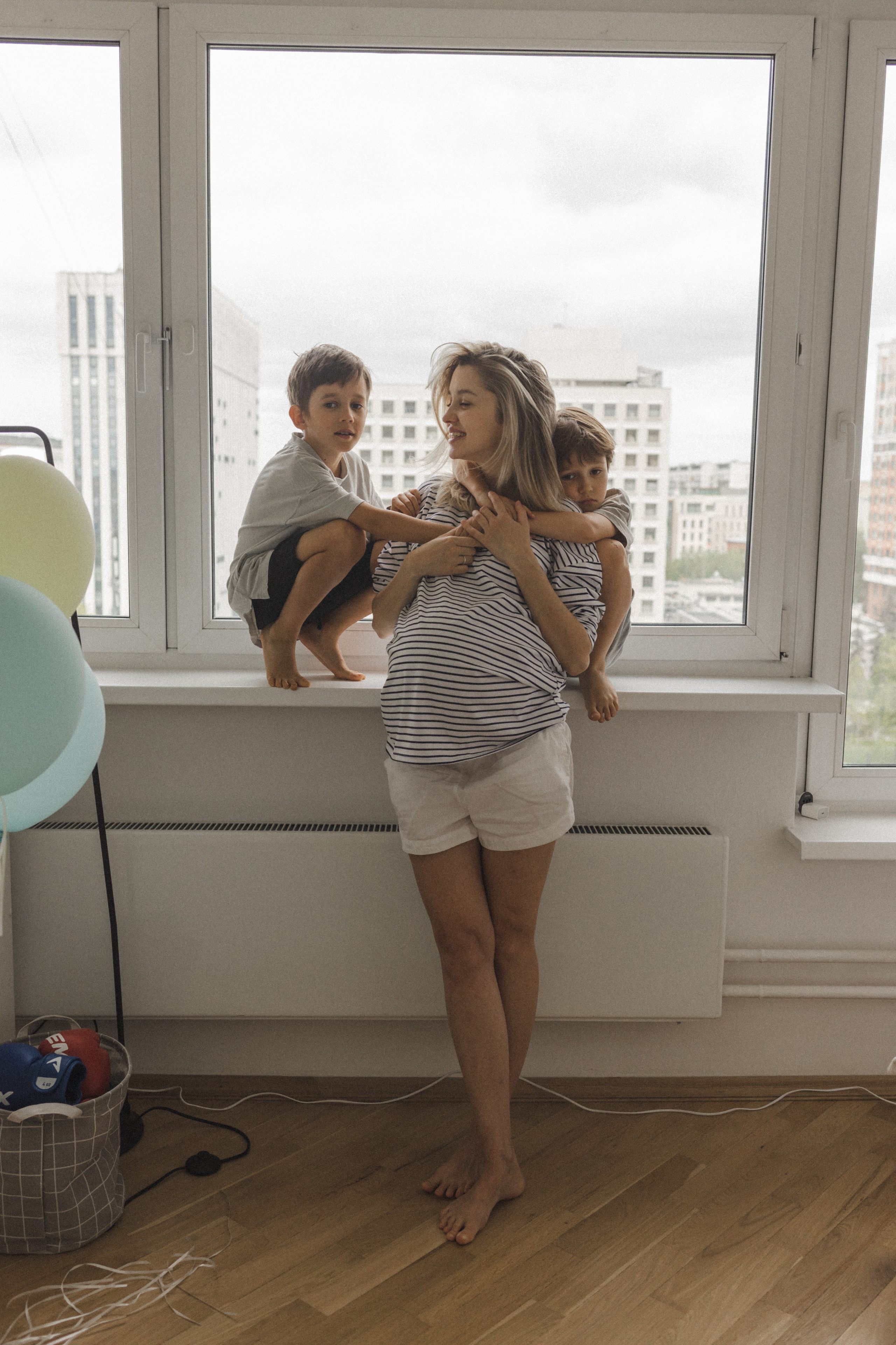 Катя, Паша, Валера и Родион ждут братика. Семейный фотограф в Москве